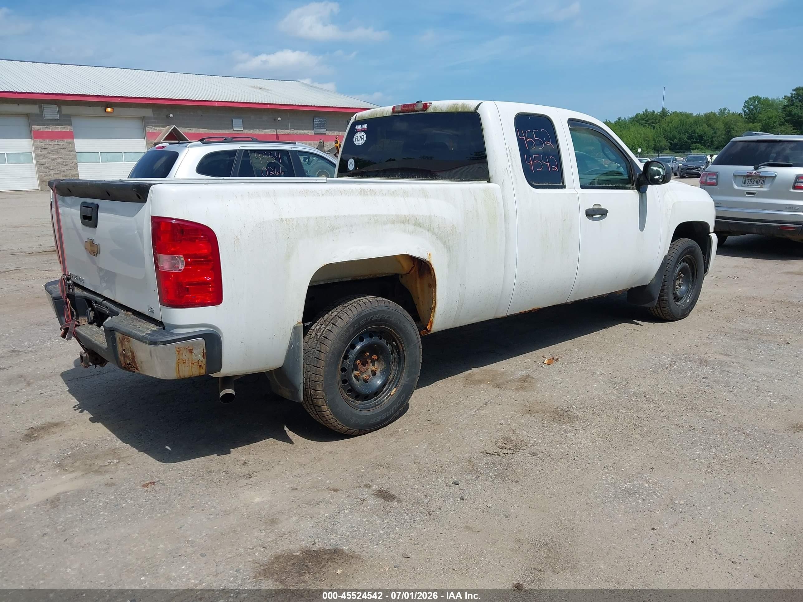 2007 Chevrolet Silverado 1500 Work Truck White vin: 2GCEC19C771582550