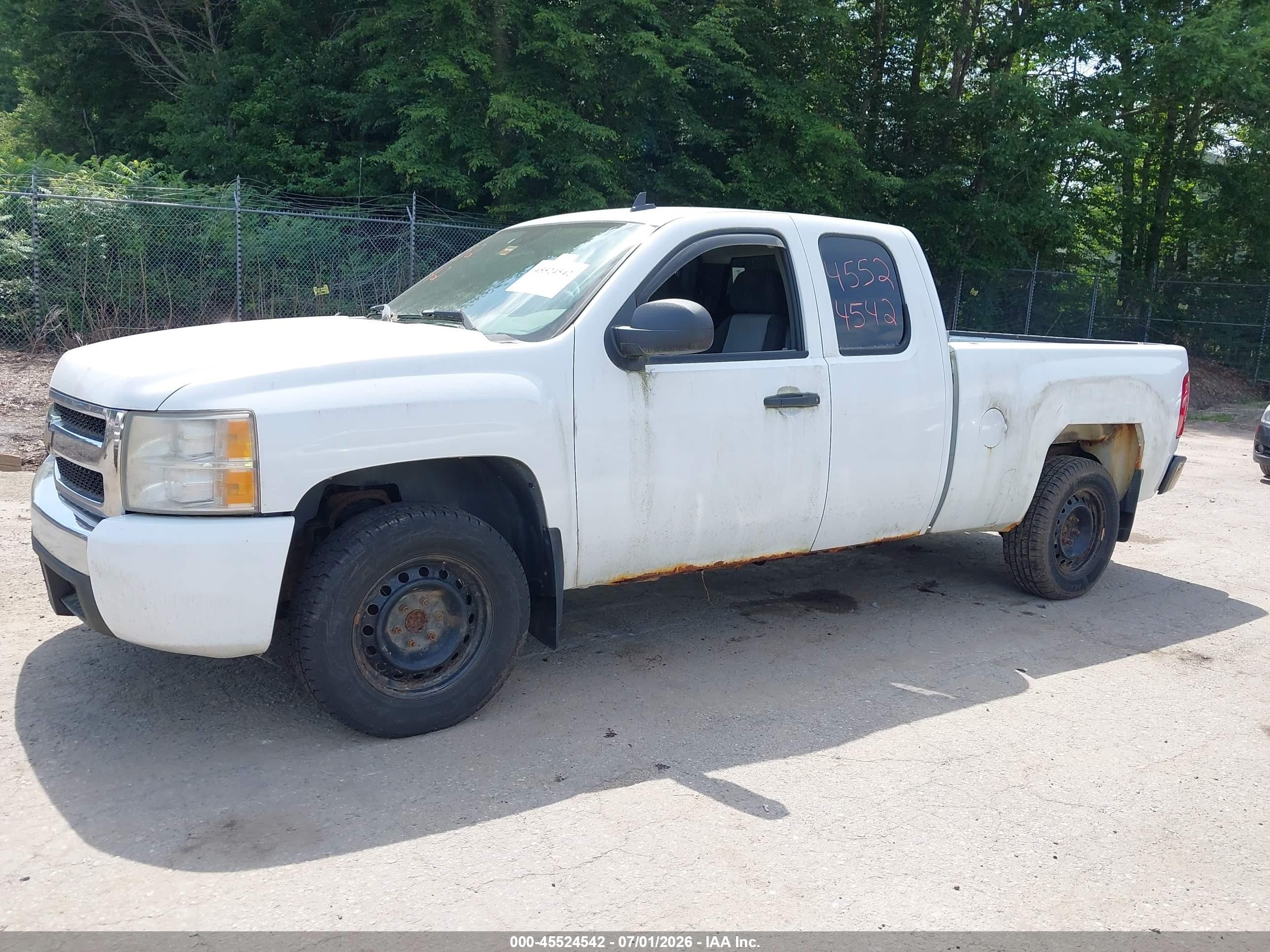2007 Chevrolet Silverado 1500 Work Truck White vin: 2GCEC19C771582550