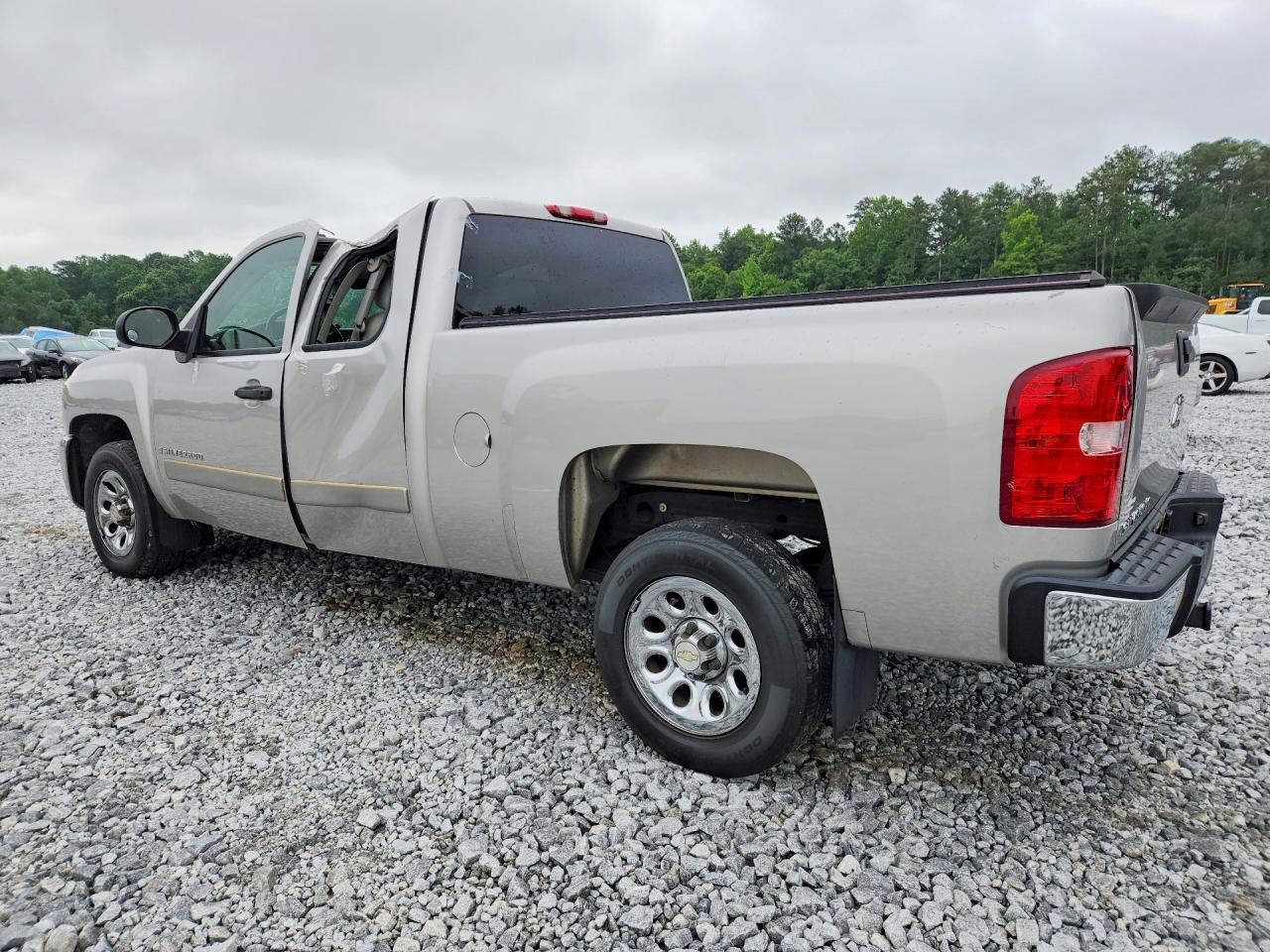 2007 Chevrolet Silverado C1500 Silver vin: 2GCEC19C971620120