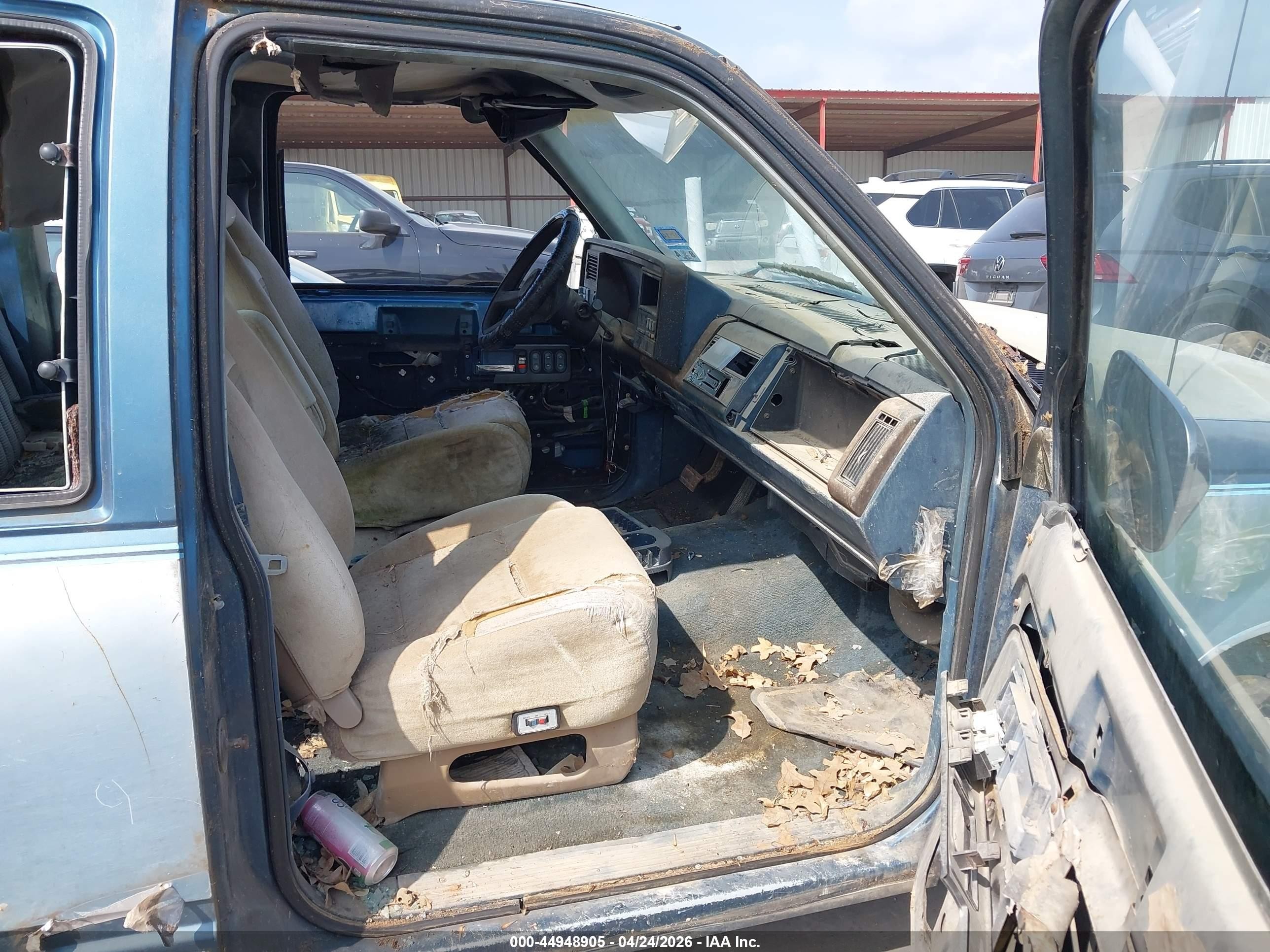 1992 Chevrolet Gmt-400 C1500 Blue vin: 2GCEC19H2N1217055