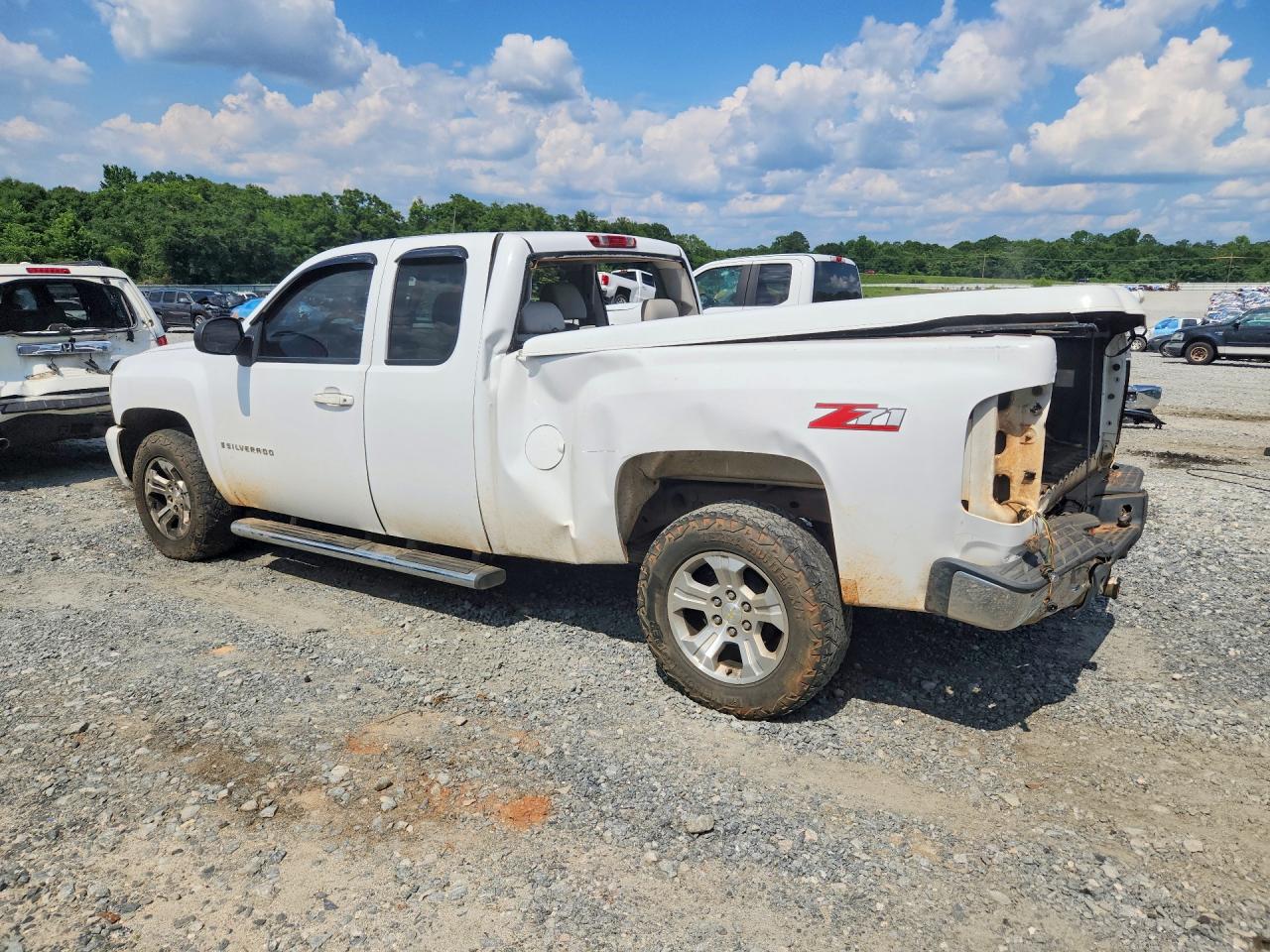 2007 Chevrolet Silverado C1500 White vin: 2GCEC19J671616234