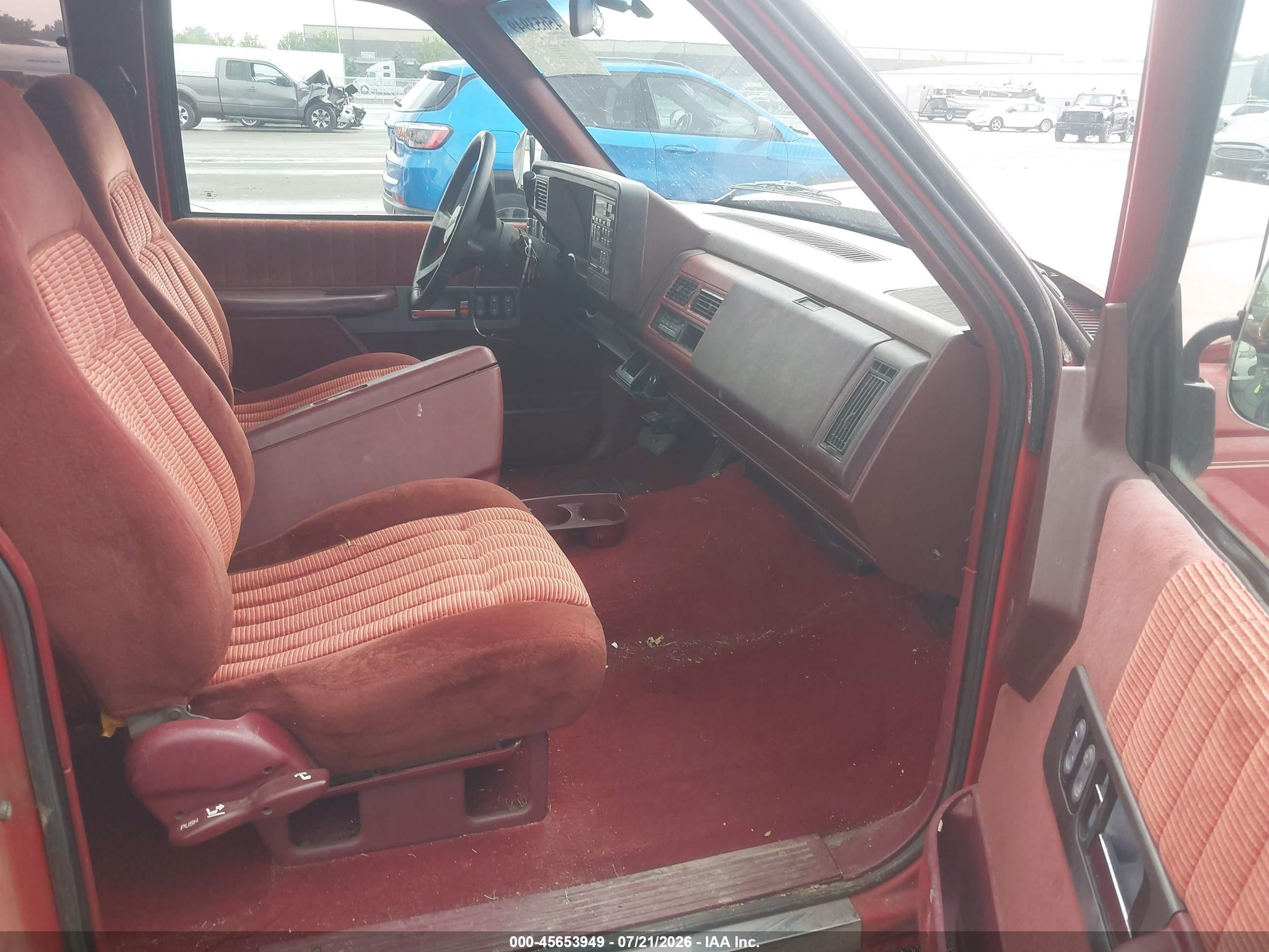 1993 Chevrolet Gmt-400 C1500 Red vin: 2GCEC19K1P1173287