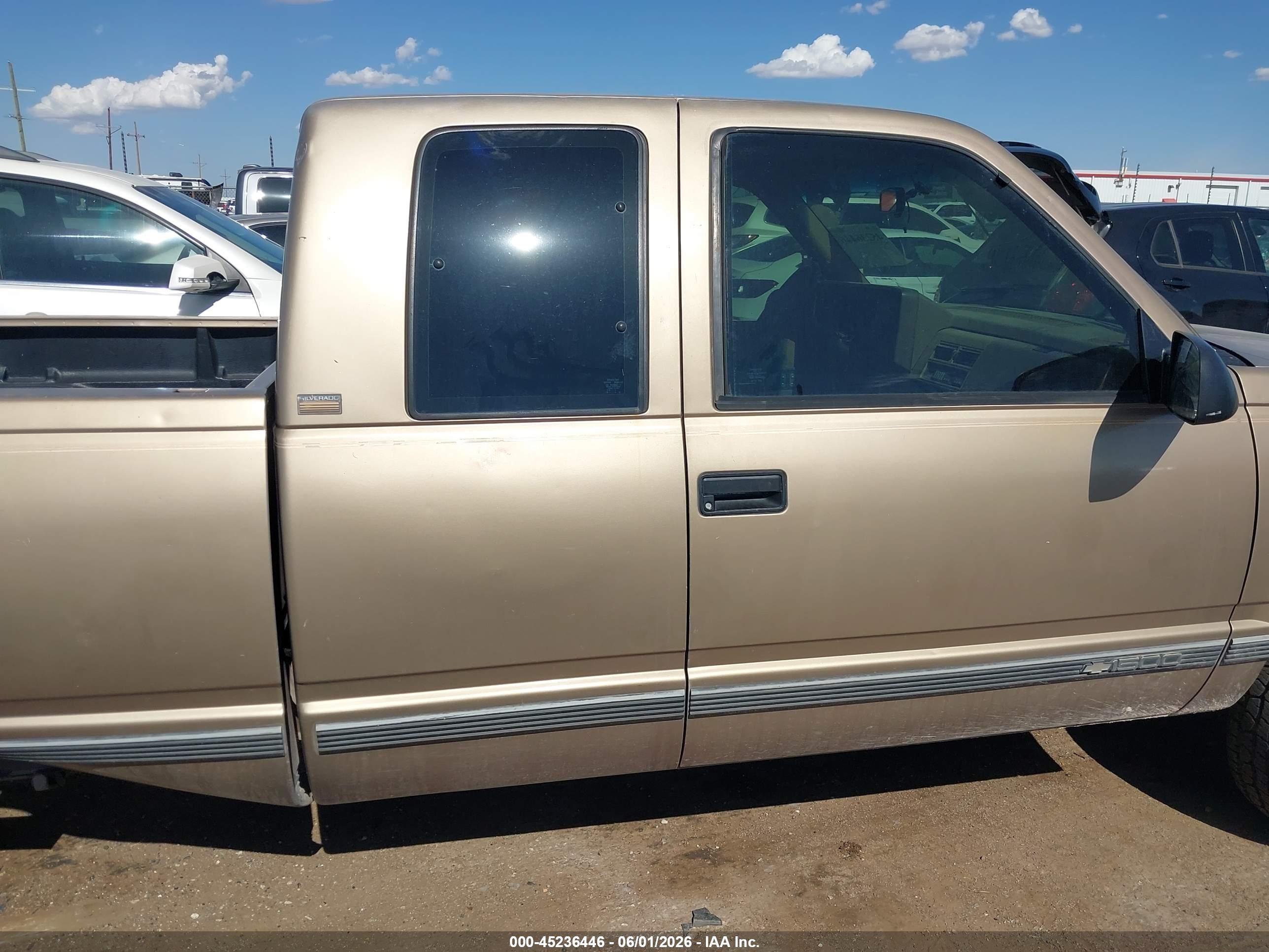 1994 Chevrolet Gmt-400 C1500 Gold vin: 2GCEC19K1R1230011