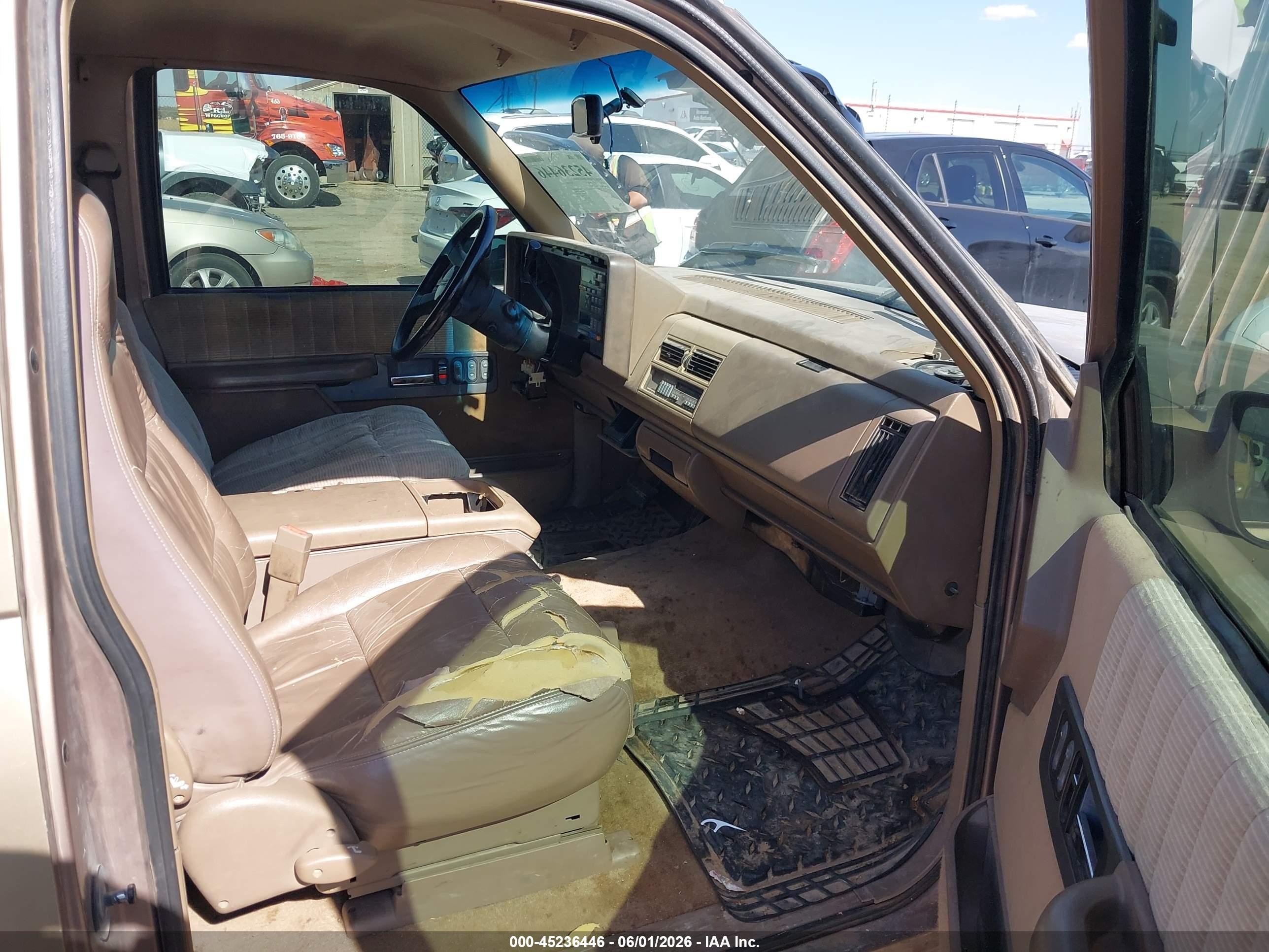 1994 Chevrolet Gmt-400 C1500 Gold vin: 2GCEC19K1R1230011