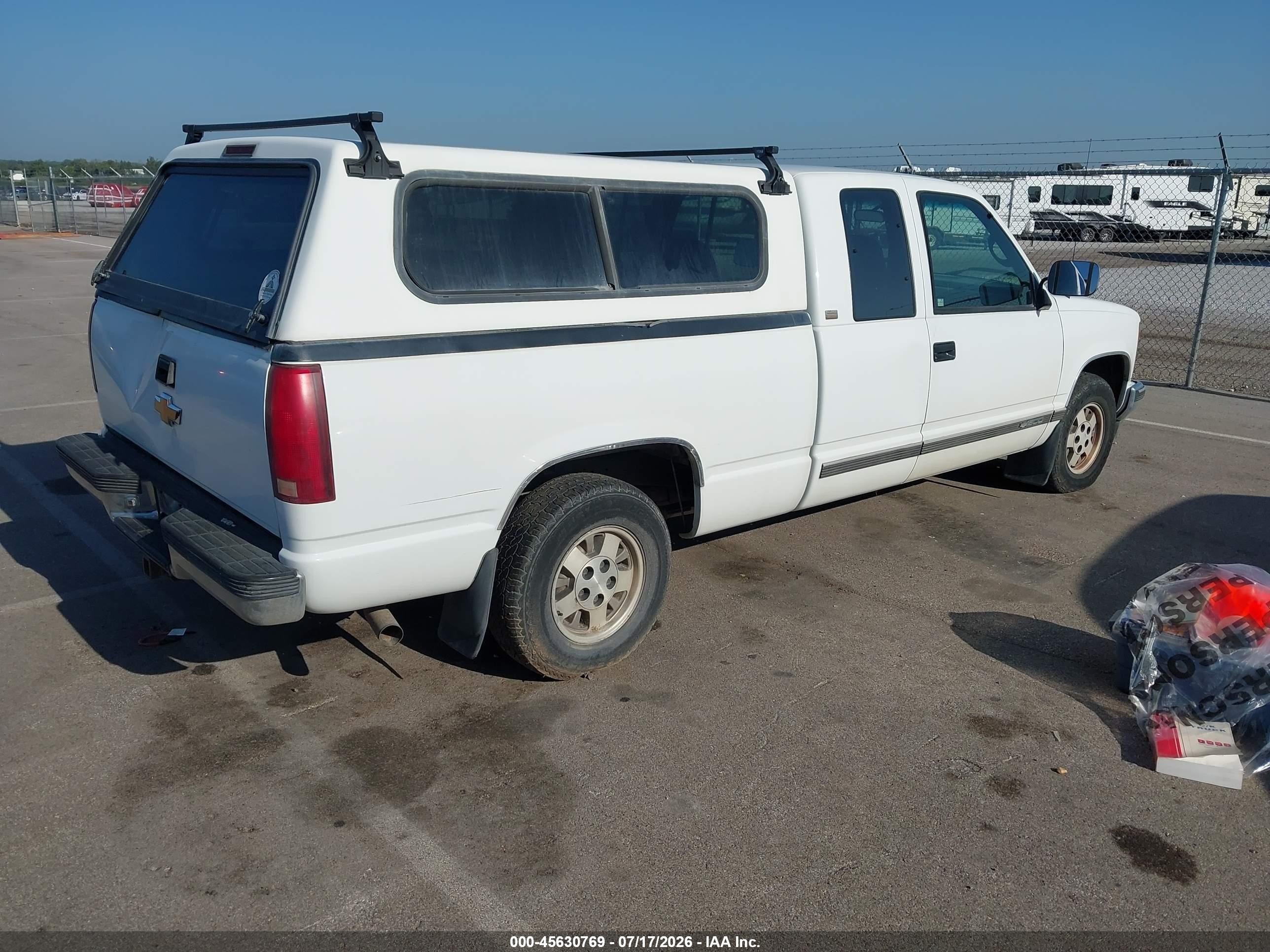 1994 Chevrolet Gmt-400 C1500 White vin: 2GCEC19K2R1141709