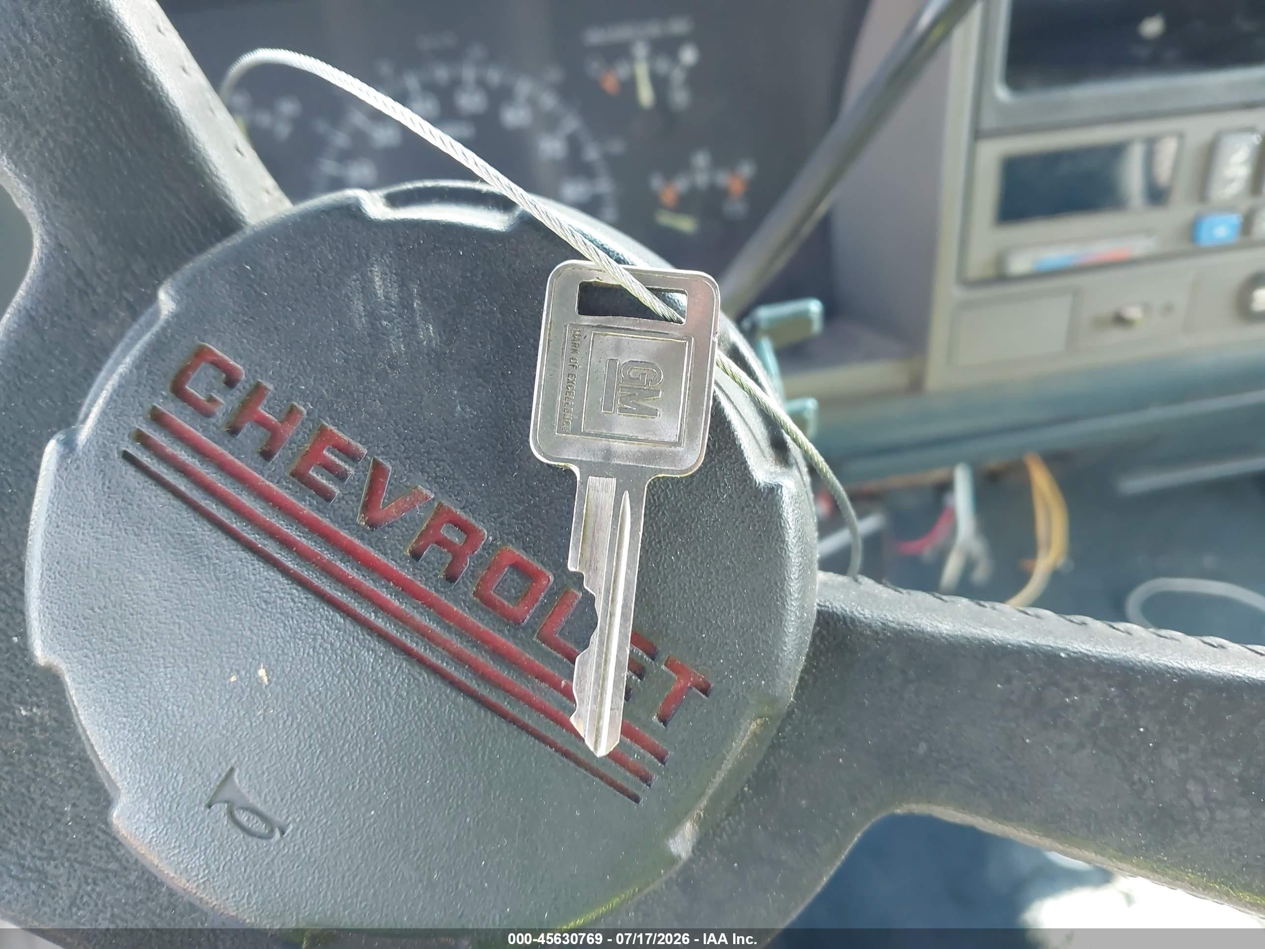 1994 Chevrolet Gmt-400 C1500 White vin: 2GCEC19K2R1141709