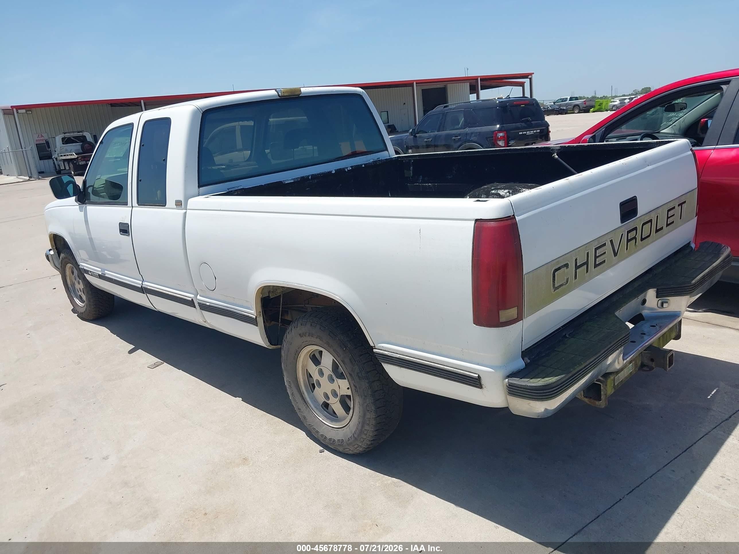 1993 Chevrolet Gmt-400 C1500 White vin: 2GCEC19K3P1205589