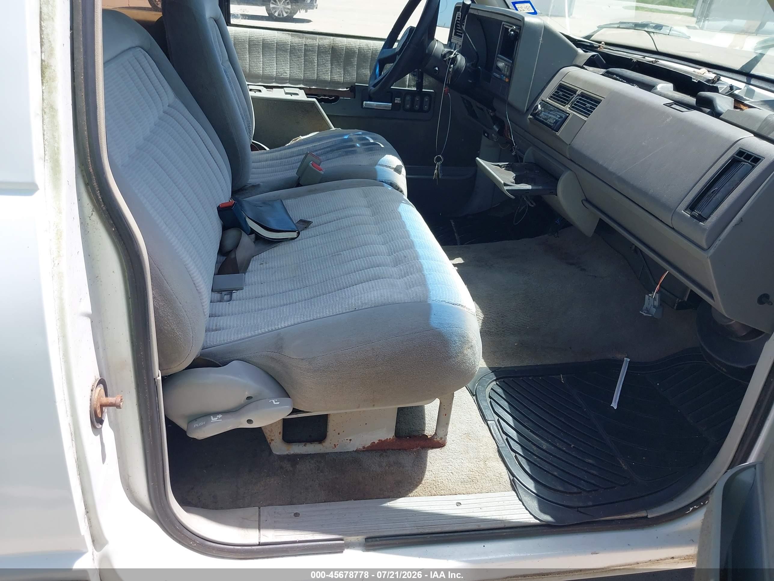 1993 Chevrolet Gmt-400 C1500 White vin: 2GCEC19K3P1205589