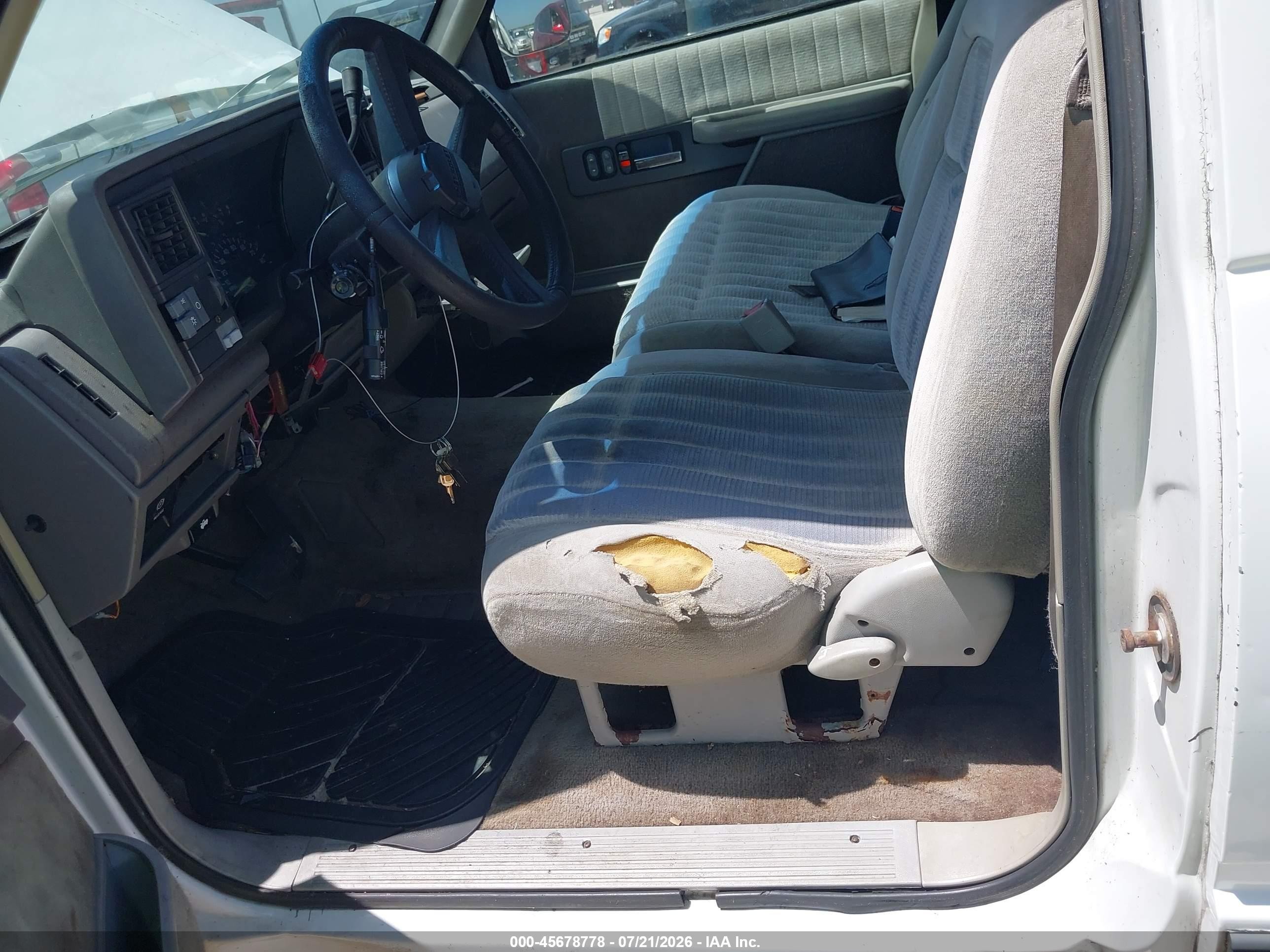 1993 Chevrolet Gmt-400 C1500 White vin: 2GCEC19K3P1205589