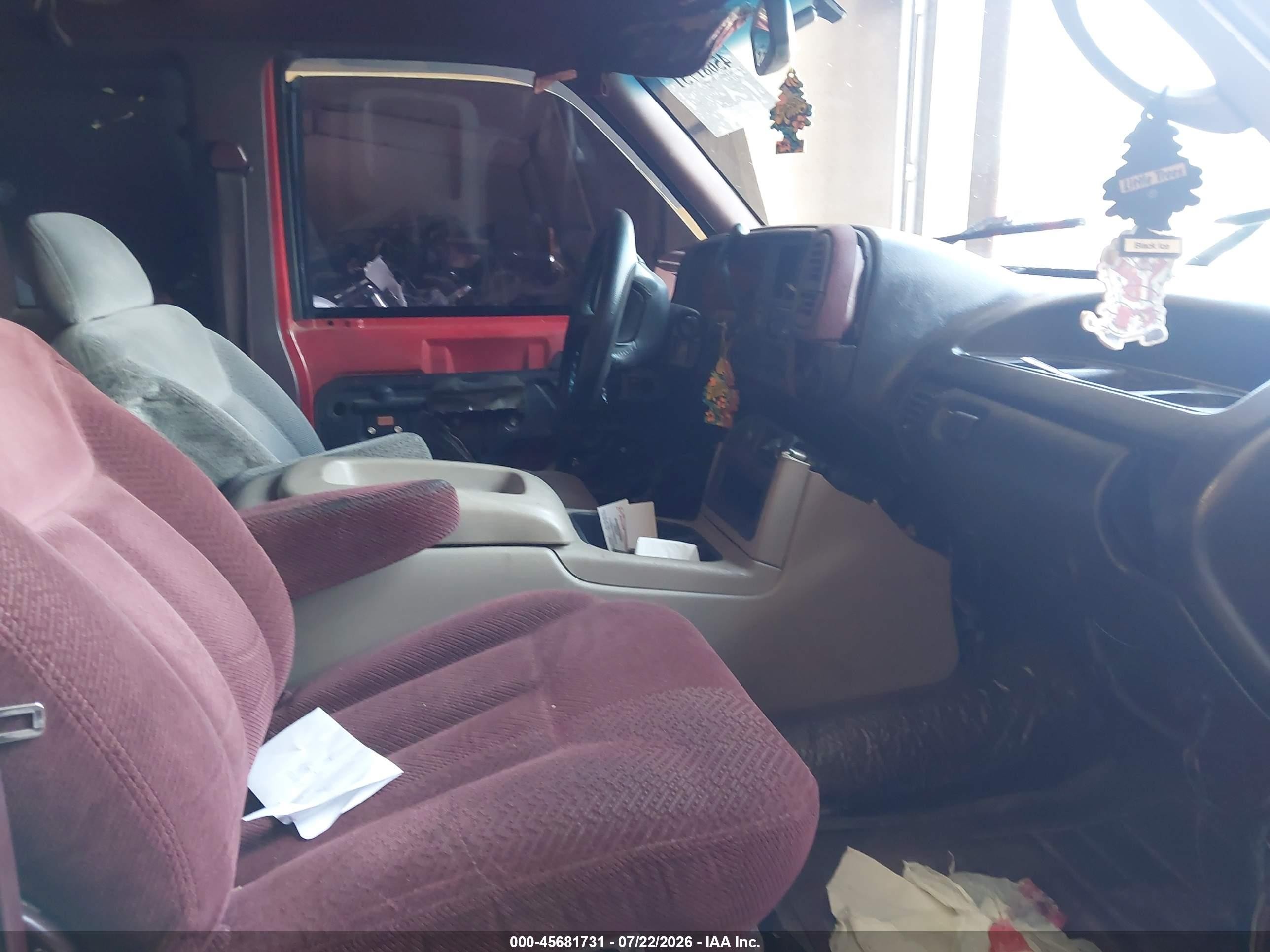 1995 Chevrolet Gmt-400 C1500 Red vin: 2GCEC19K4S1272050