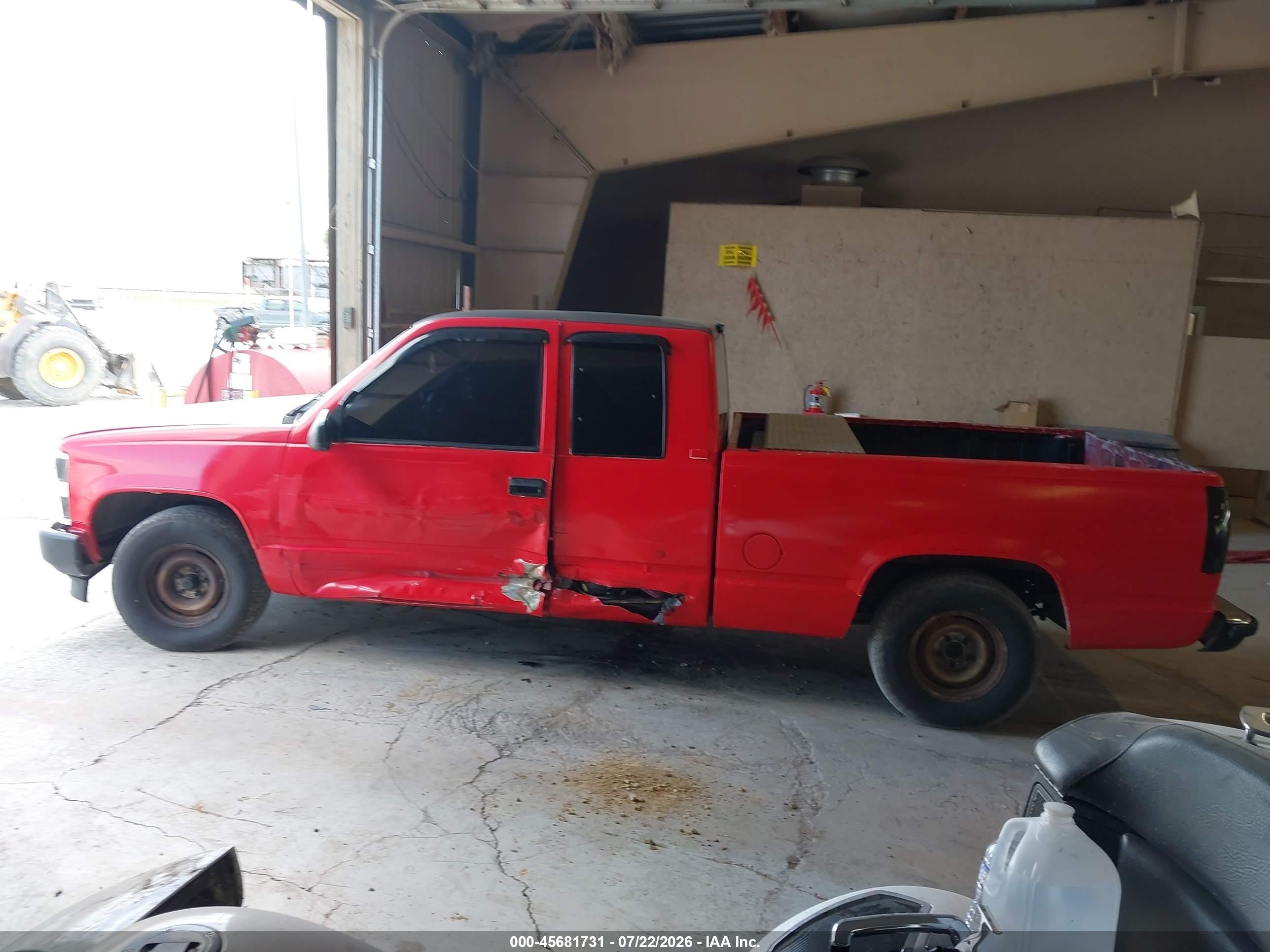 1995 Chevrolet Gmt-400 C1500 Red vin: 2GCEC19K4S1272050