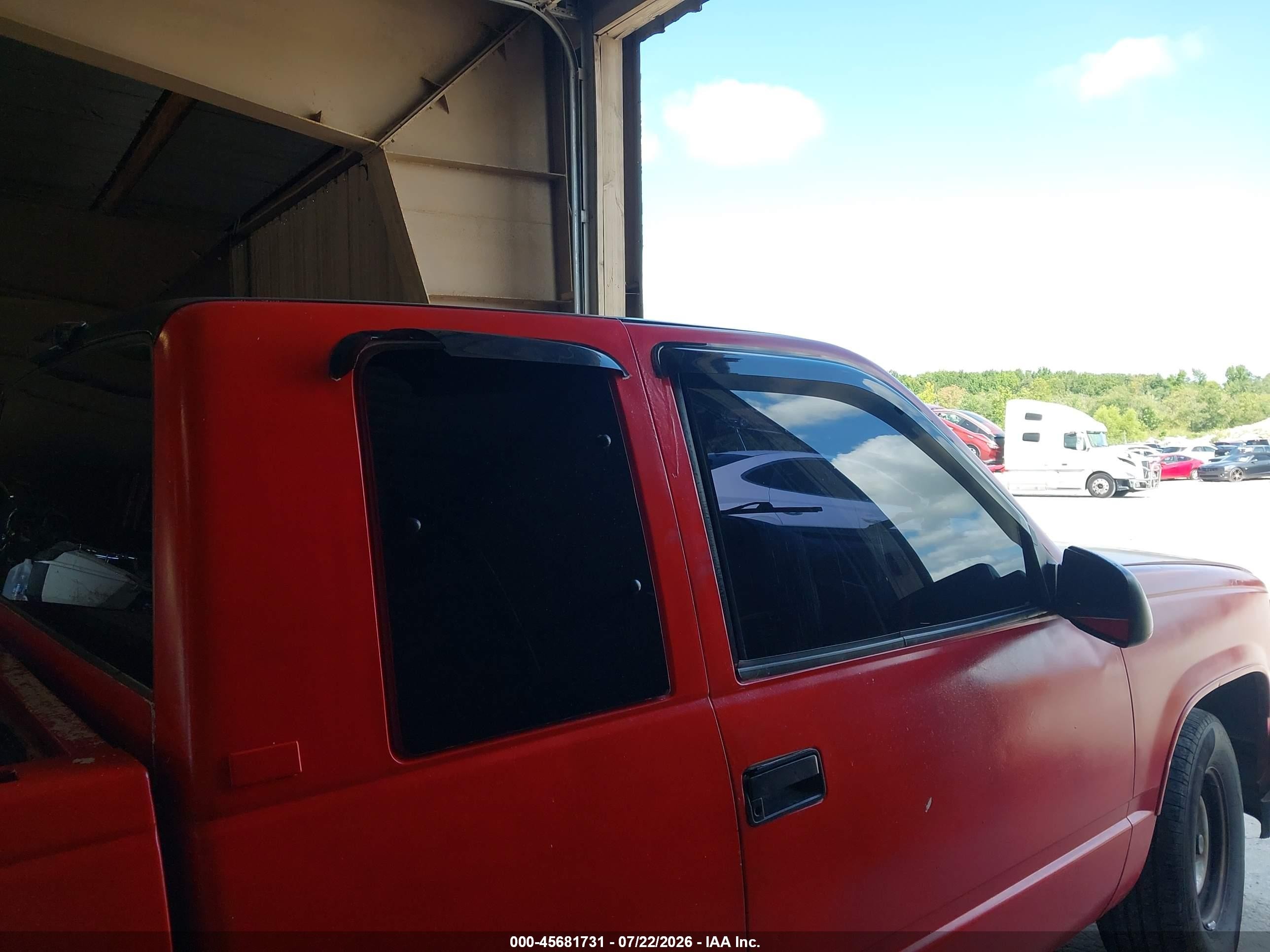 1995 Chevrolet Gmt-400 C1500 Red vin: 2GCEC19K4S1272050