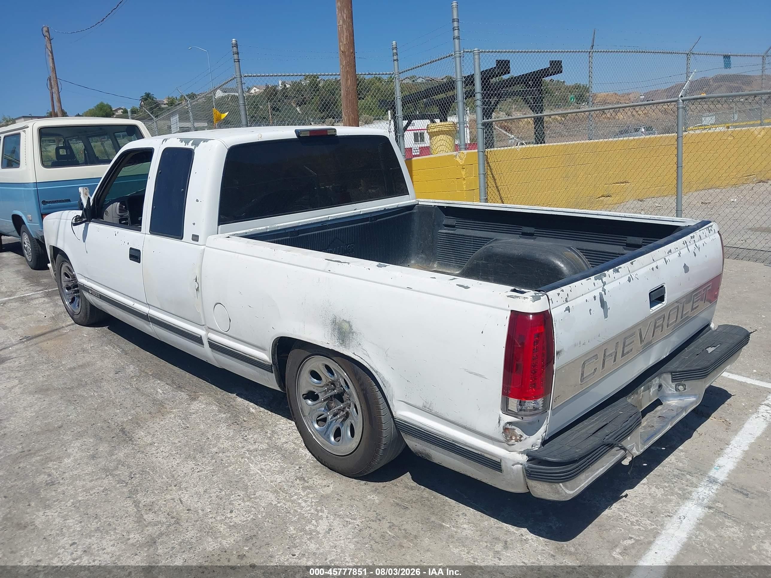 1995 Chevrolet Gmt-400 C1500 White vin: 2GCEC19K4S1294551