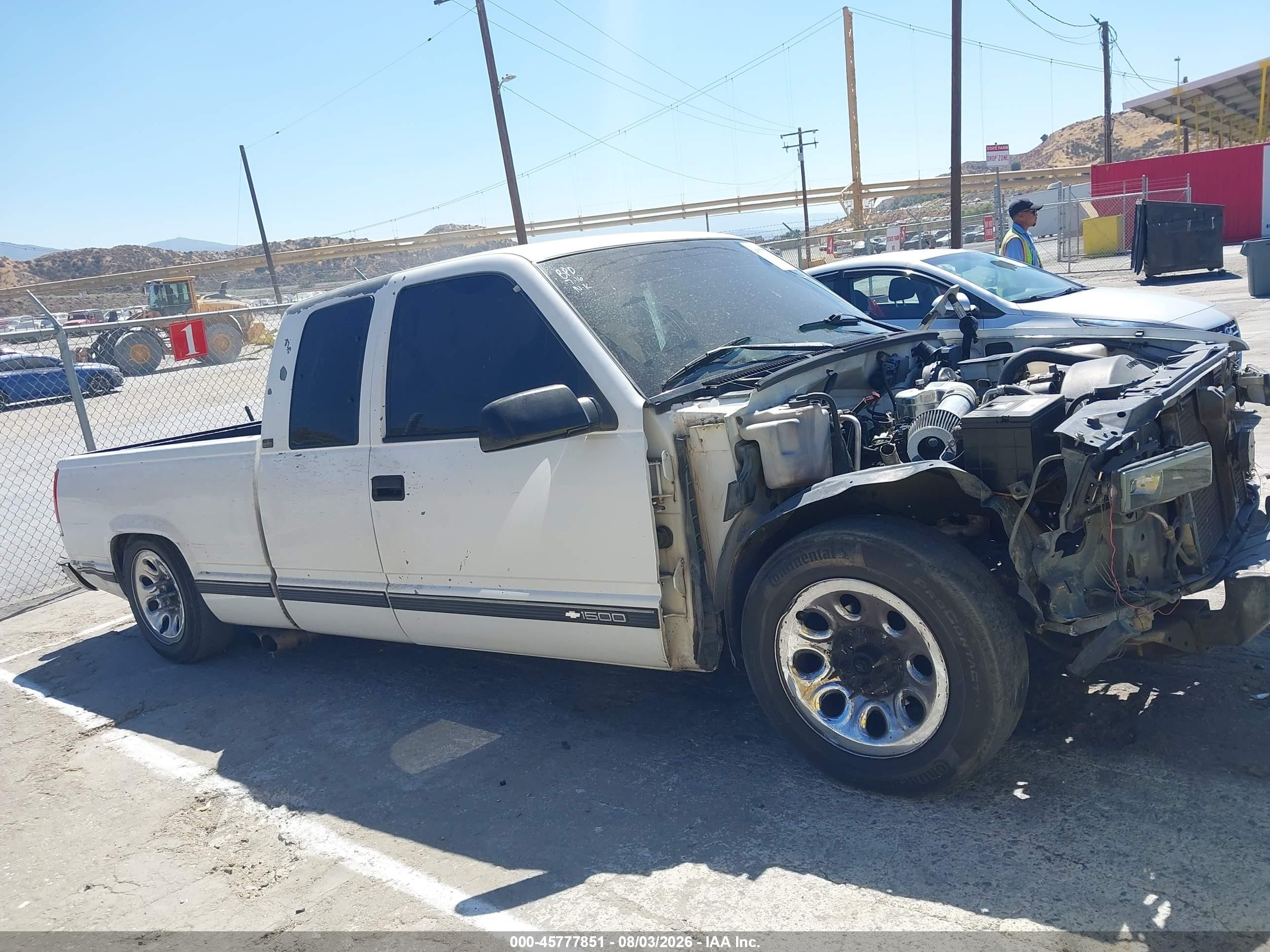 1995 Chevrolet Gmt-400 C1500 White vin: 2GCEC19K4S1294551