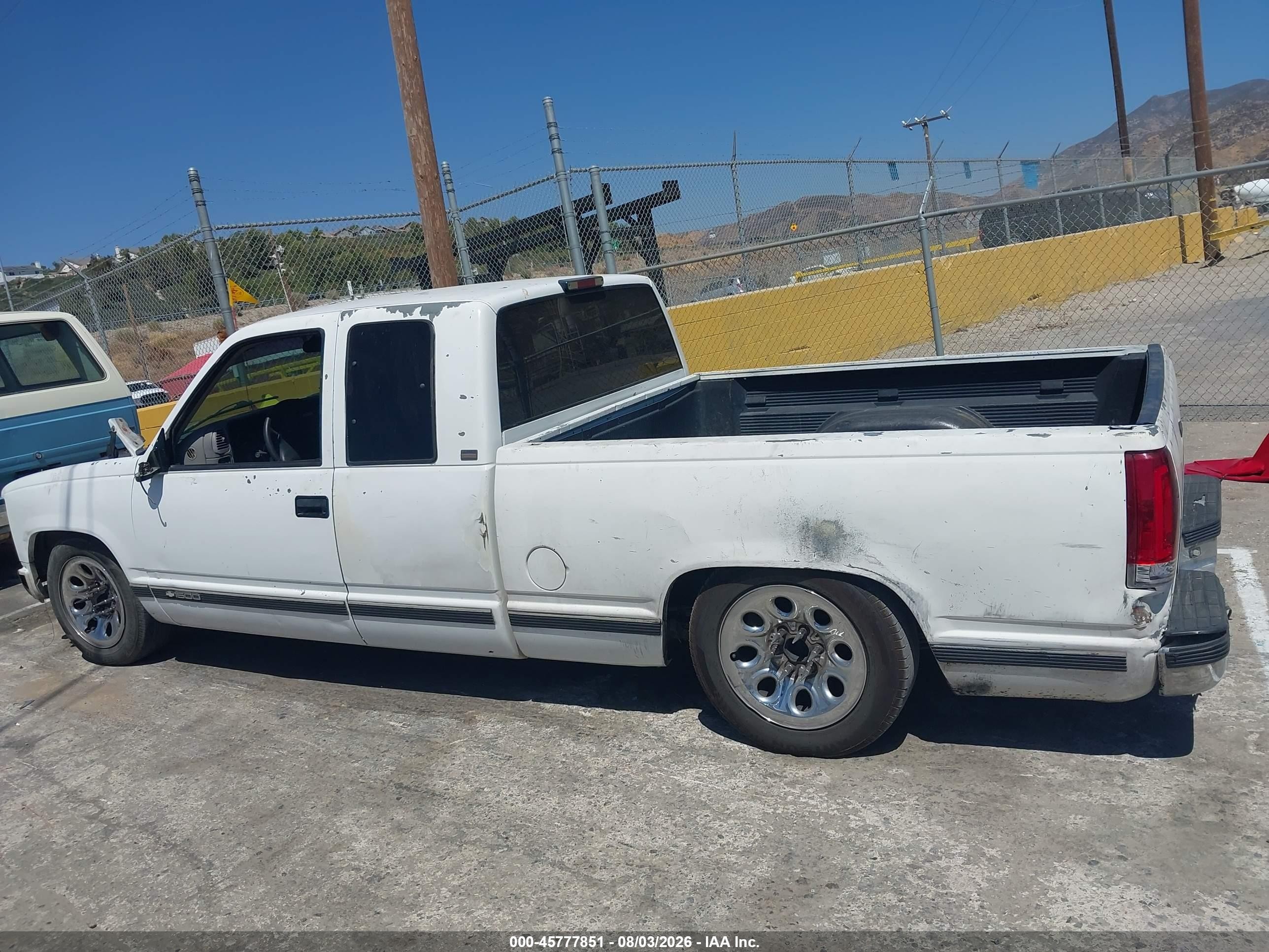 1995 Chevrolet Gmt-400 C1500 White vin: 2GCEC19K4S1294551