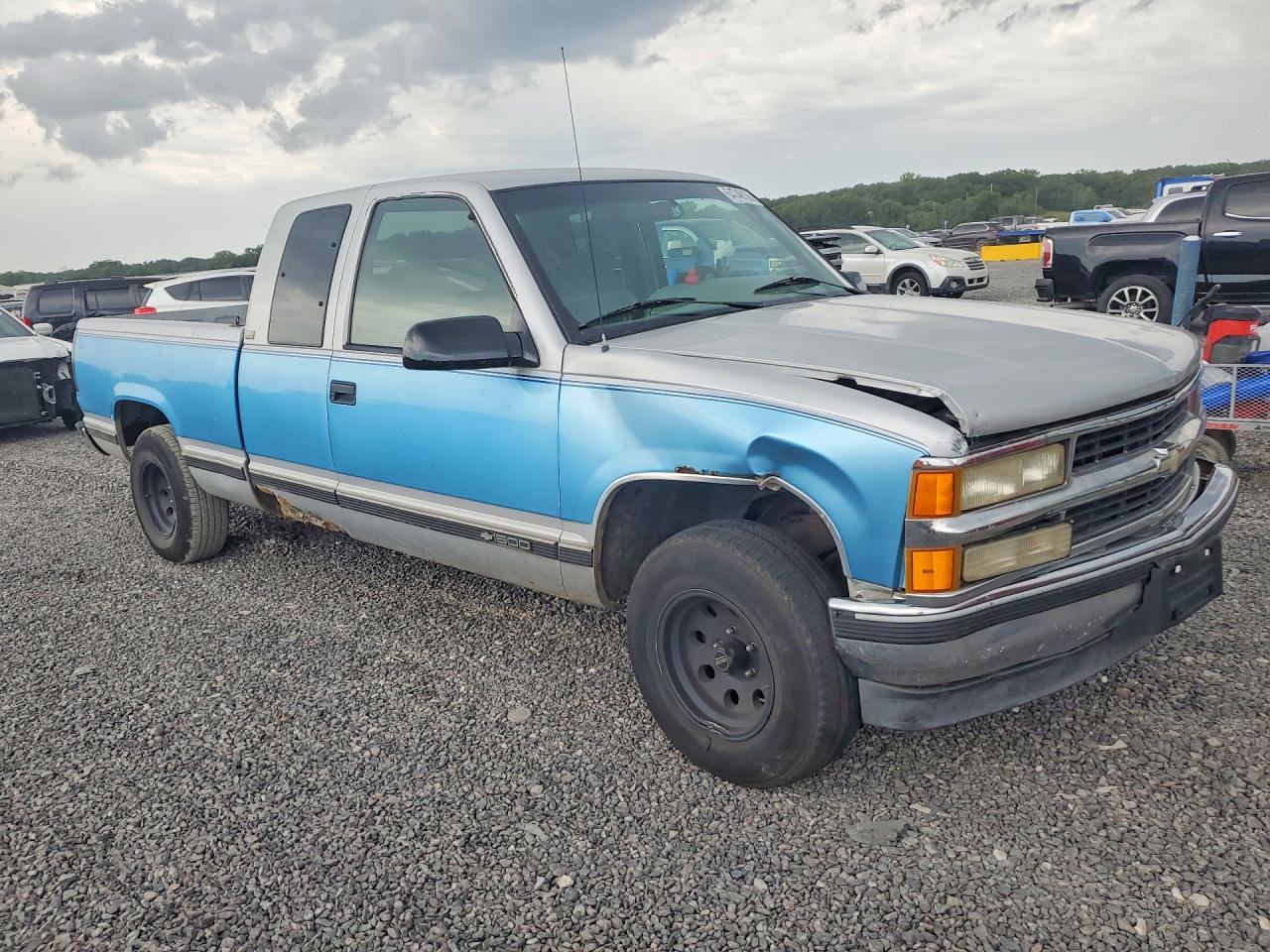 1995 Chevrolet Gmt-400 C1500 Two Tone vin: 2GCEC19K5S1210866