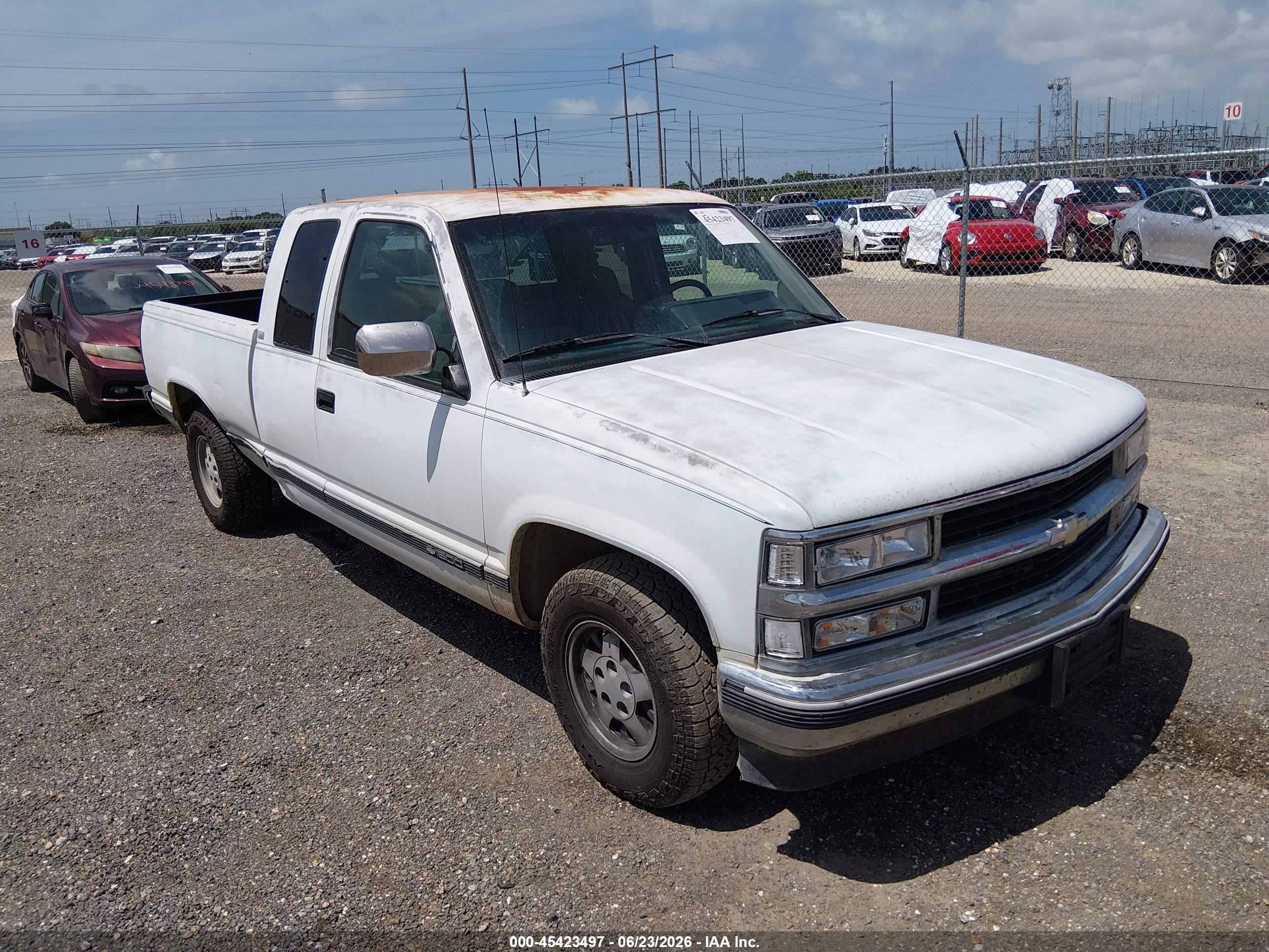 1994 Chevrolet Gmt-400 C1500 White vin: 2GCEC19K8R1184564