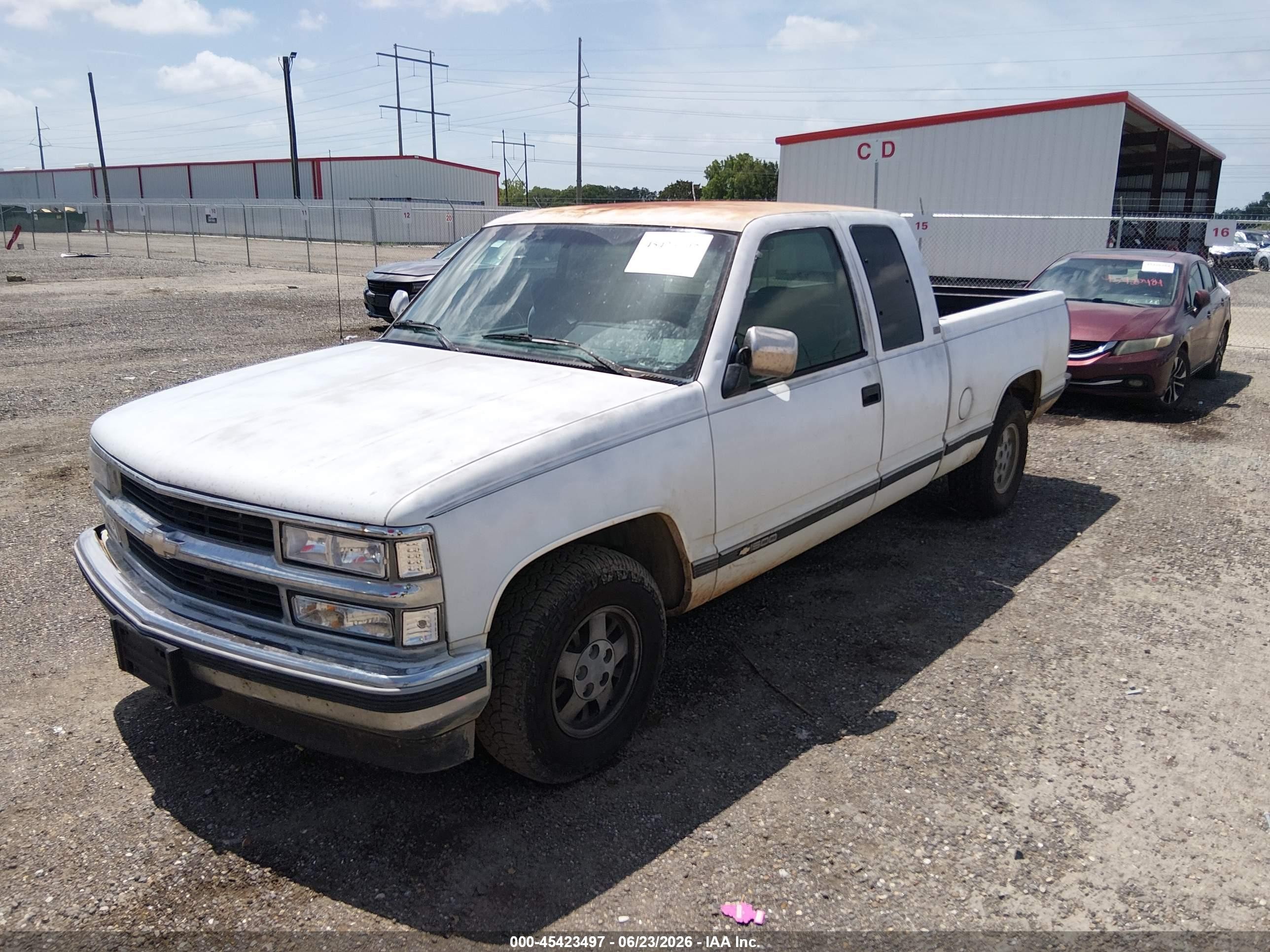 1994 Chevrolet Gmt-400 C1500 White vin: 2GCEC19K8R1184564