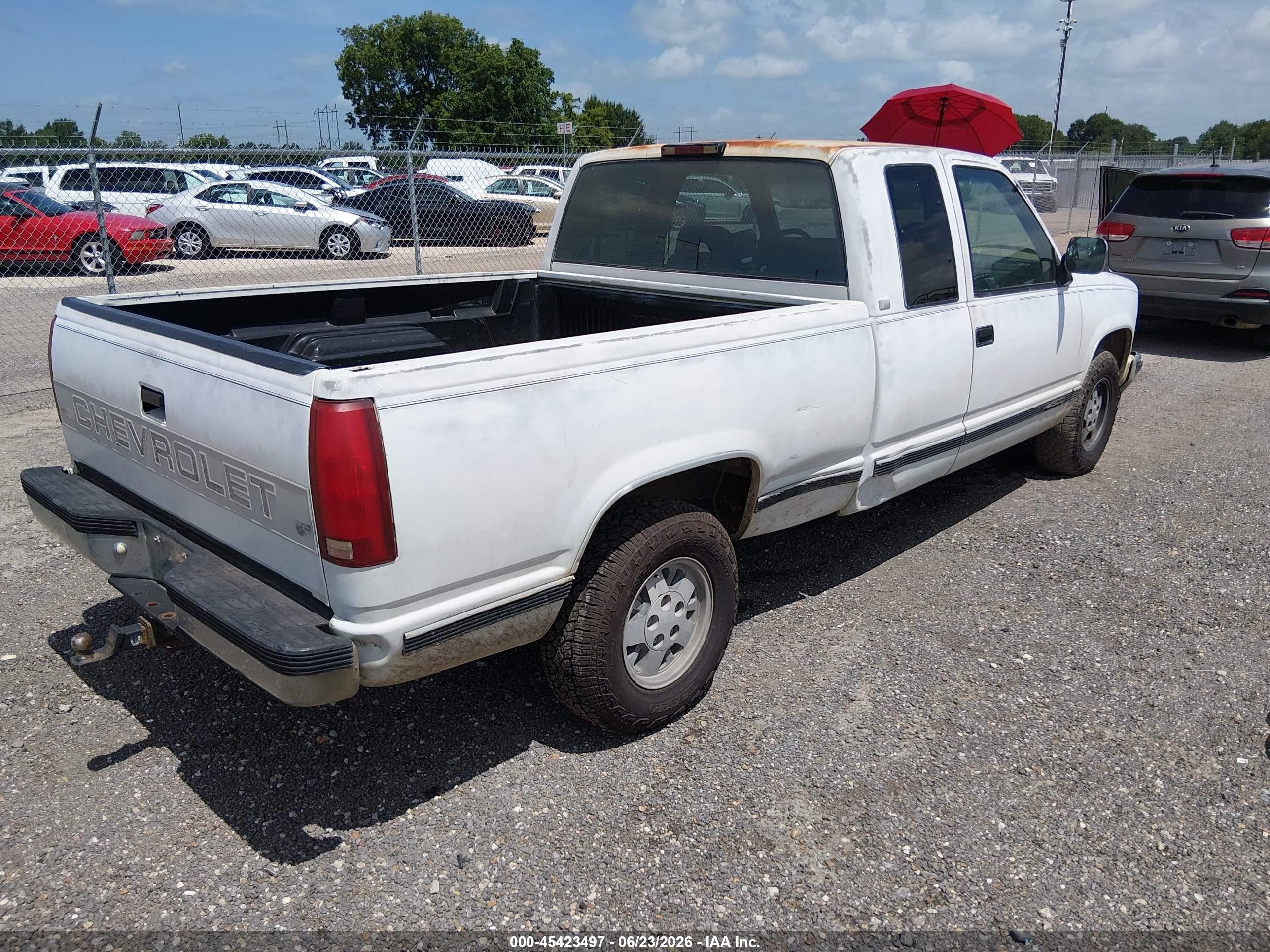 1994 Chevrolet Gmt-400 C1500 White vin: 2GCEC19K8R1184564