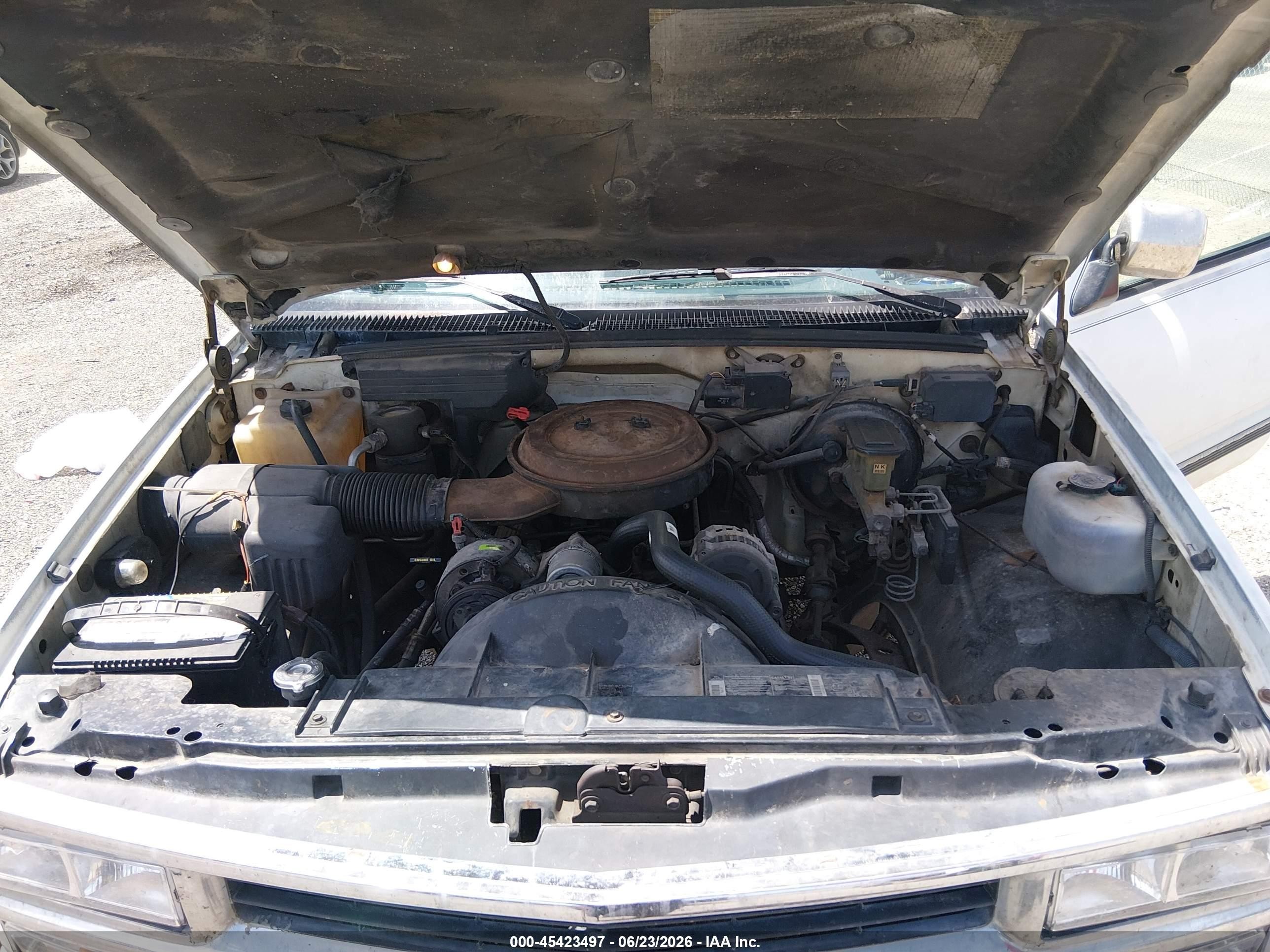 1994 Chevrolet Gmt-400 C1500 White vin: 2GCEC19K8R1184564