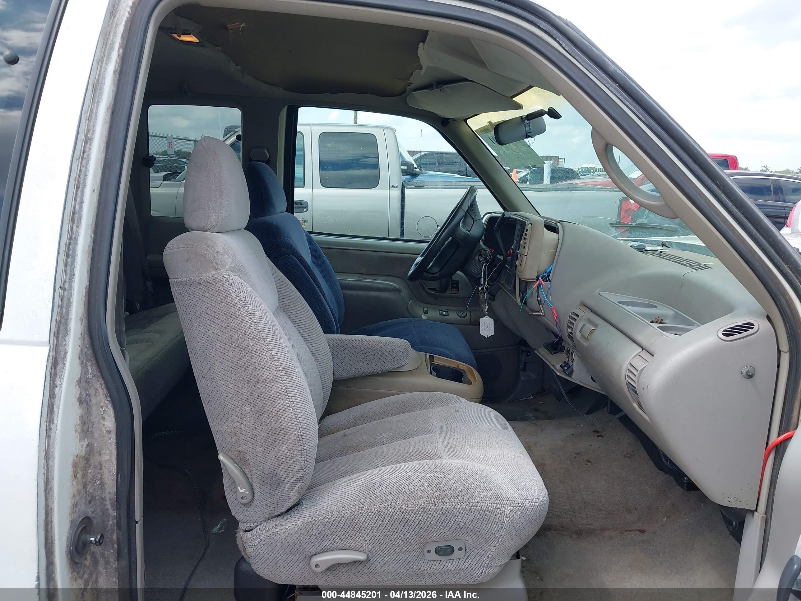 1995 Chevrolet Gmt-400 C1500 White vin: 2GCEC19K8S1172632