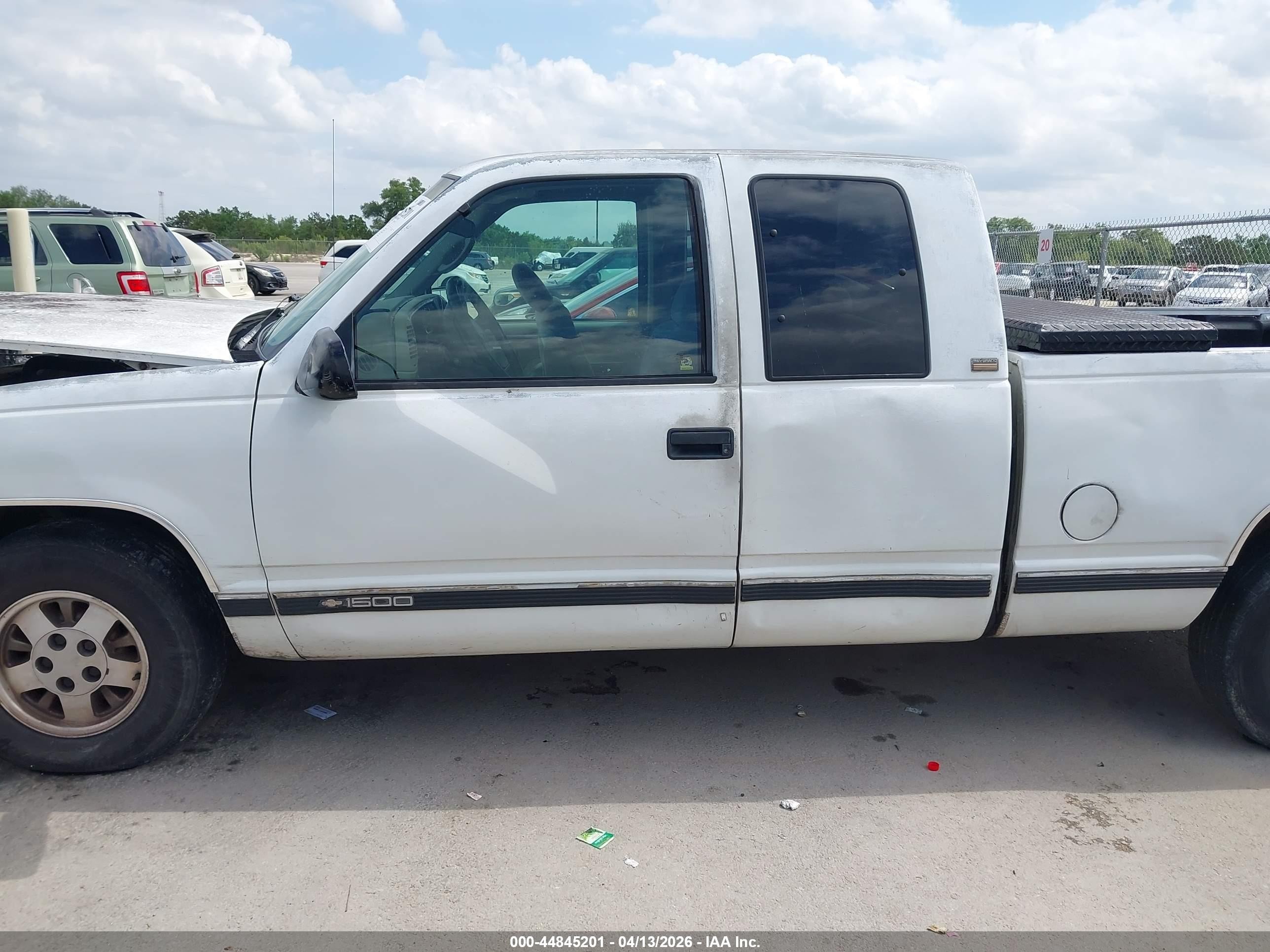 1995 Chevrolet Gmt-400 C1500 White vin: 2GCEC19K8S1172632