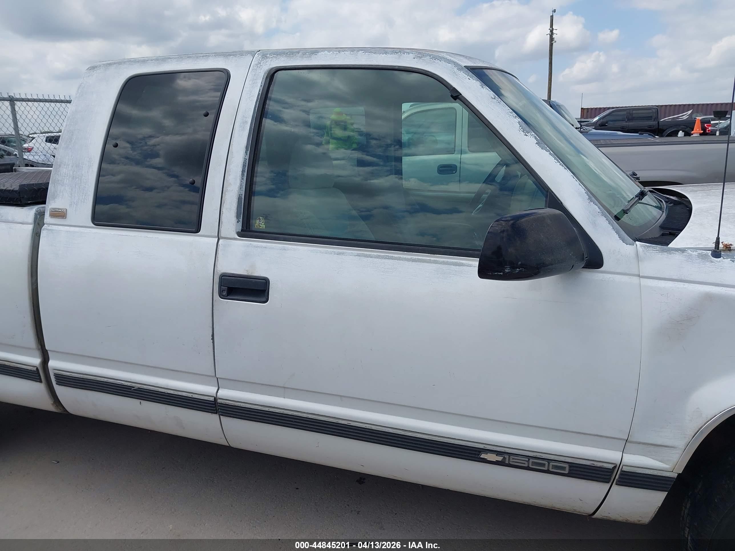 1995 Chevrolet Gmt-400 C1500 White vin: 2GCEC19K8S1172632