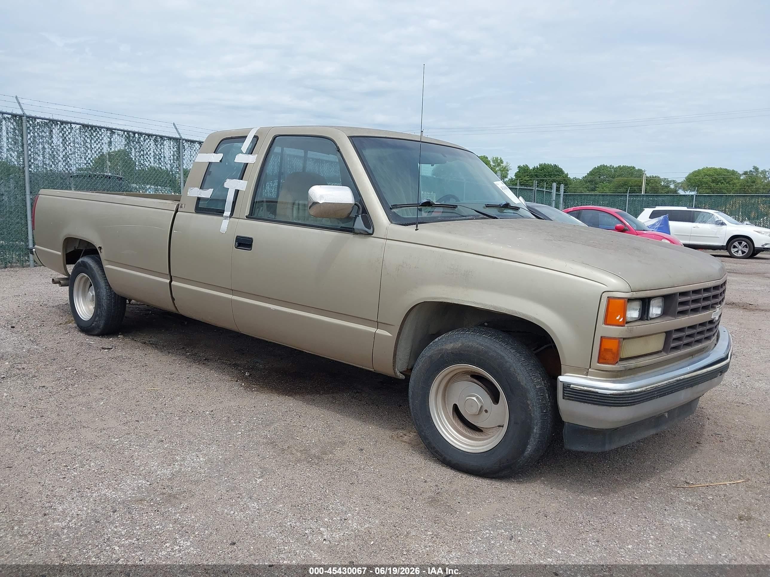 1988 Chevrolet Gmt-400 C1500 Gold vin: 2GCEC19KXJ1198857