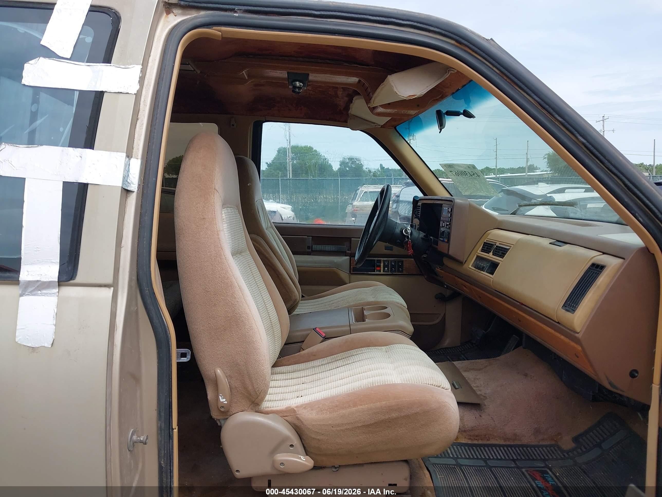 1988 Chevrolet Gmt-400 C1500 Gold vin: 2GCEC19KXJ1198857