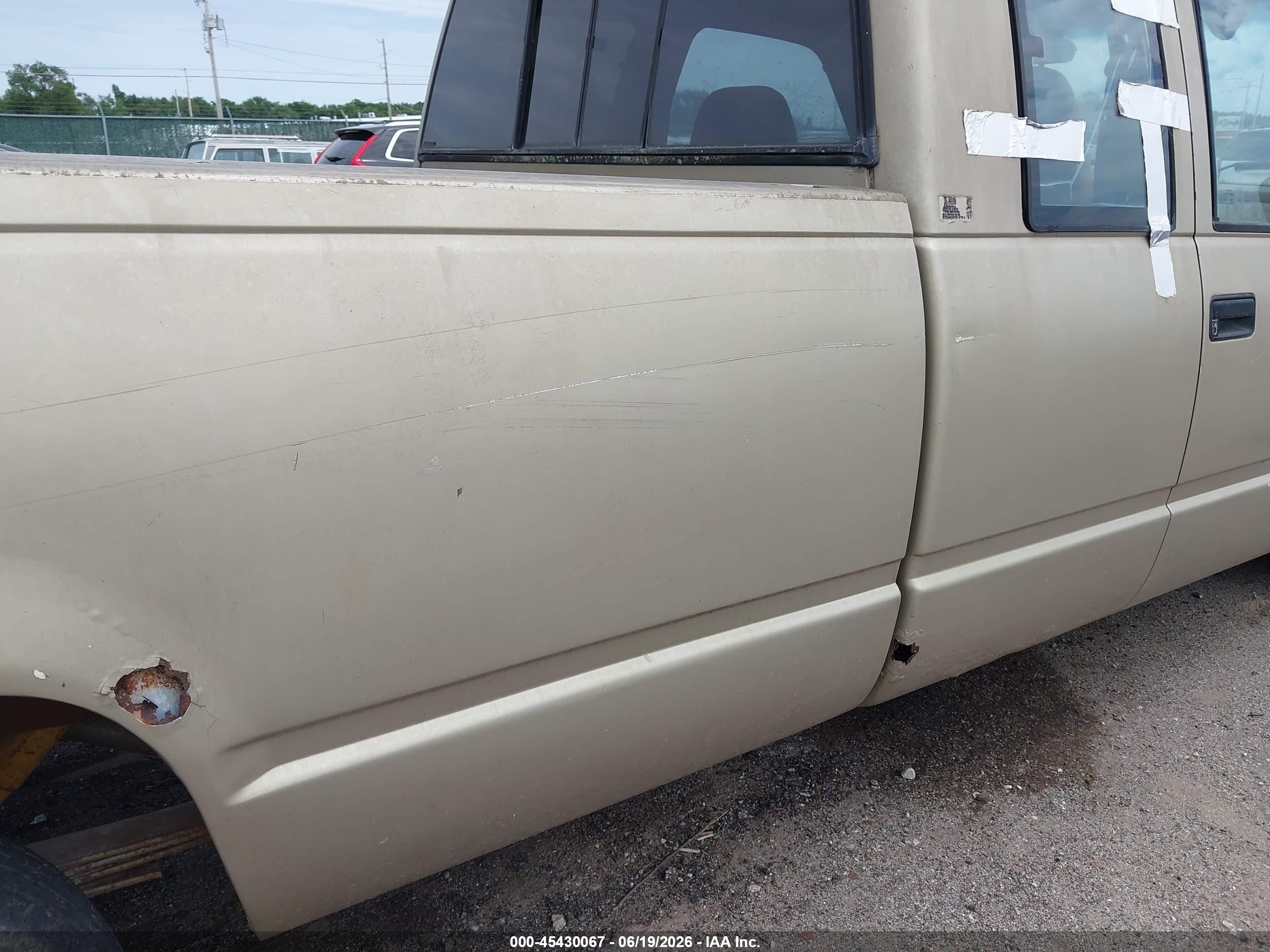 1988 Chevrolet Gmt-400 C1500 Gold vin: 2GCEC19KXJ1198857