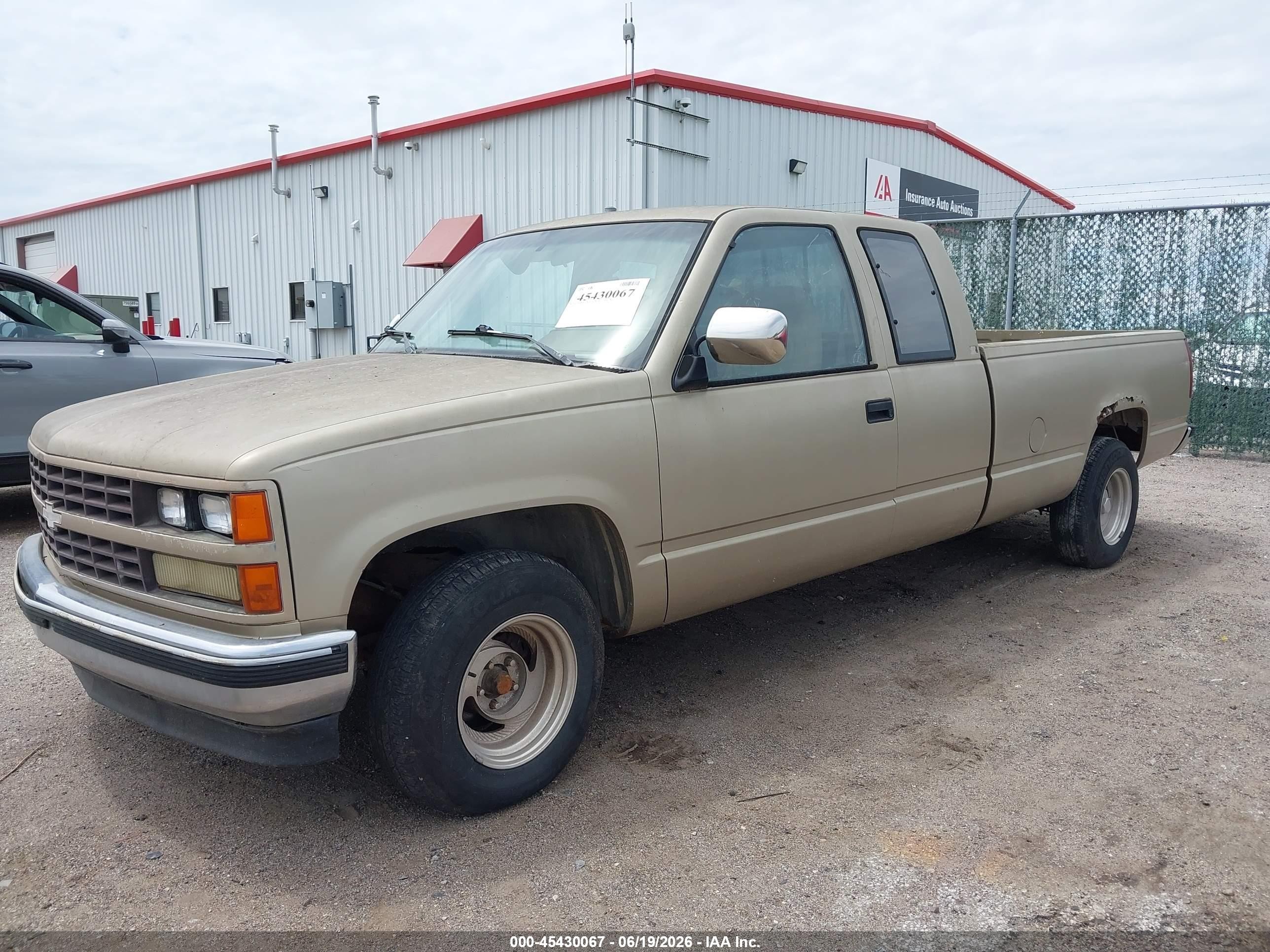 1988 Chevrolet Gmt-400 C1500 Gold vin: 2GCEC19KXJ1198857