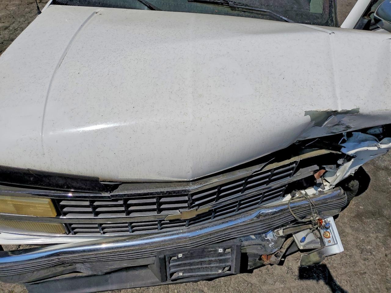1991 Chevrolet Gmt-400 C1500 White vin: 2GCEC19KXM1236172