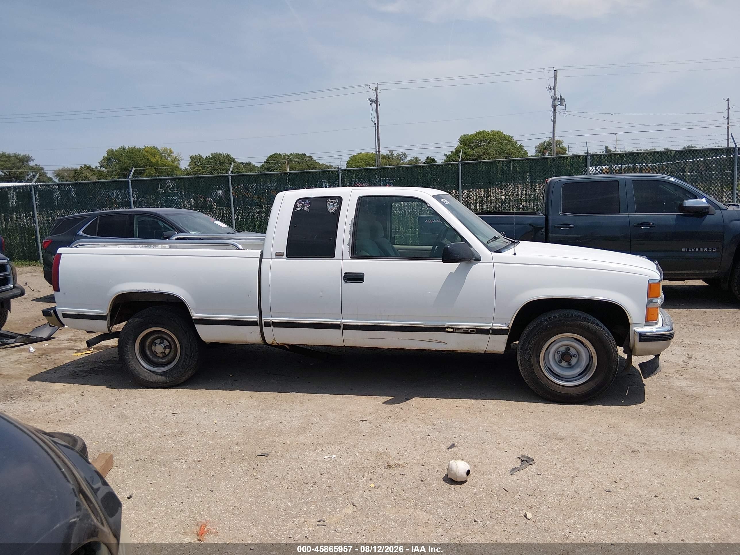 1996 Chevrolet Gmt-400 C1500 White vin: 2GCEC19M2T1208558
