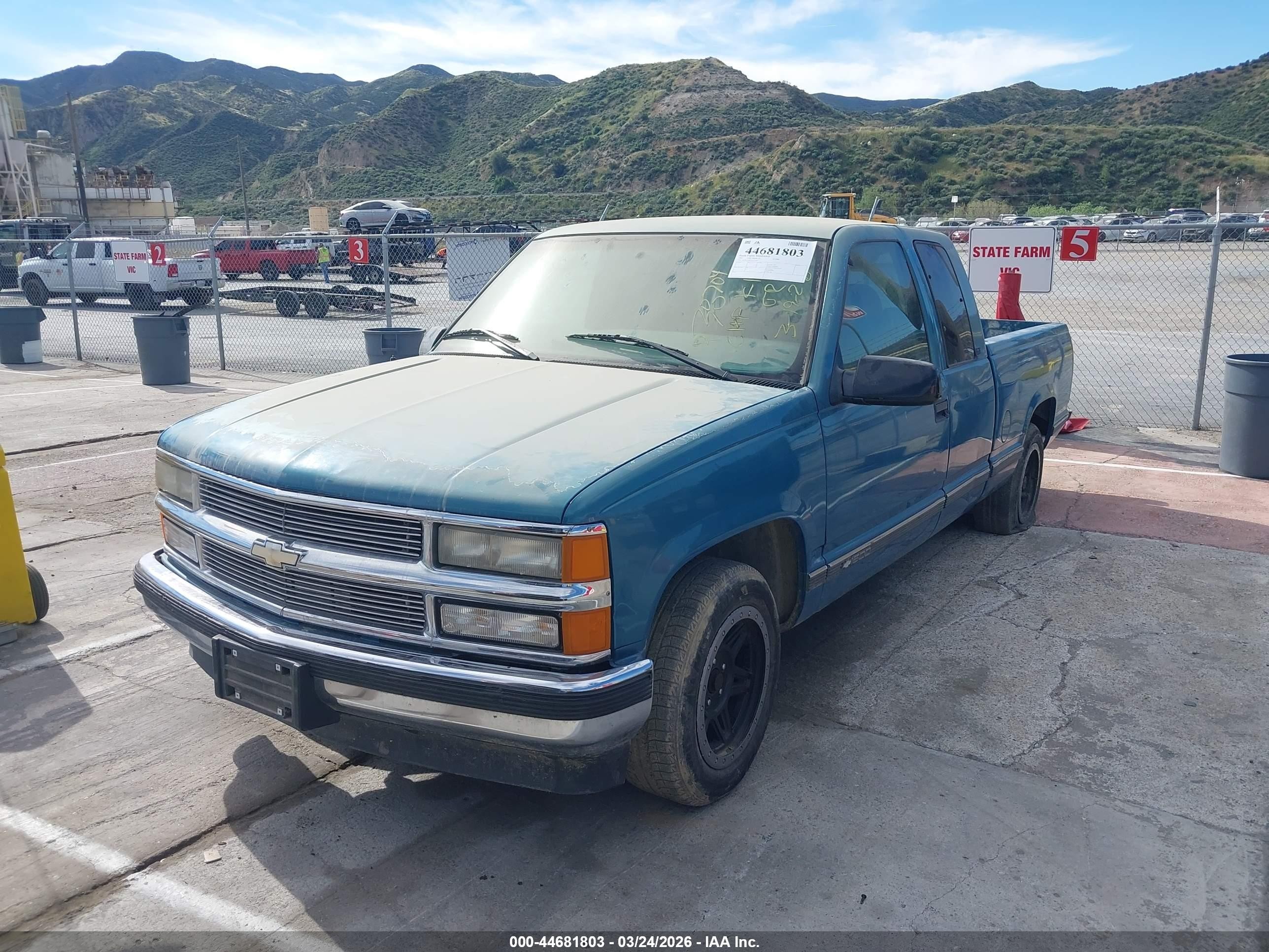 1997 Chevrolet C1500 Fleetside Turquoise vin: 2GCEC19M7V1172305