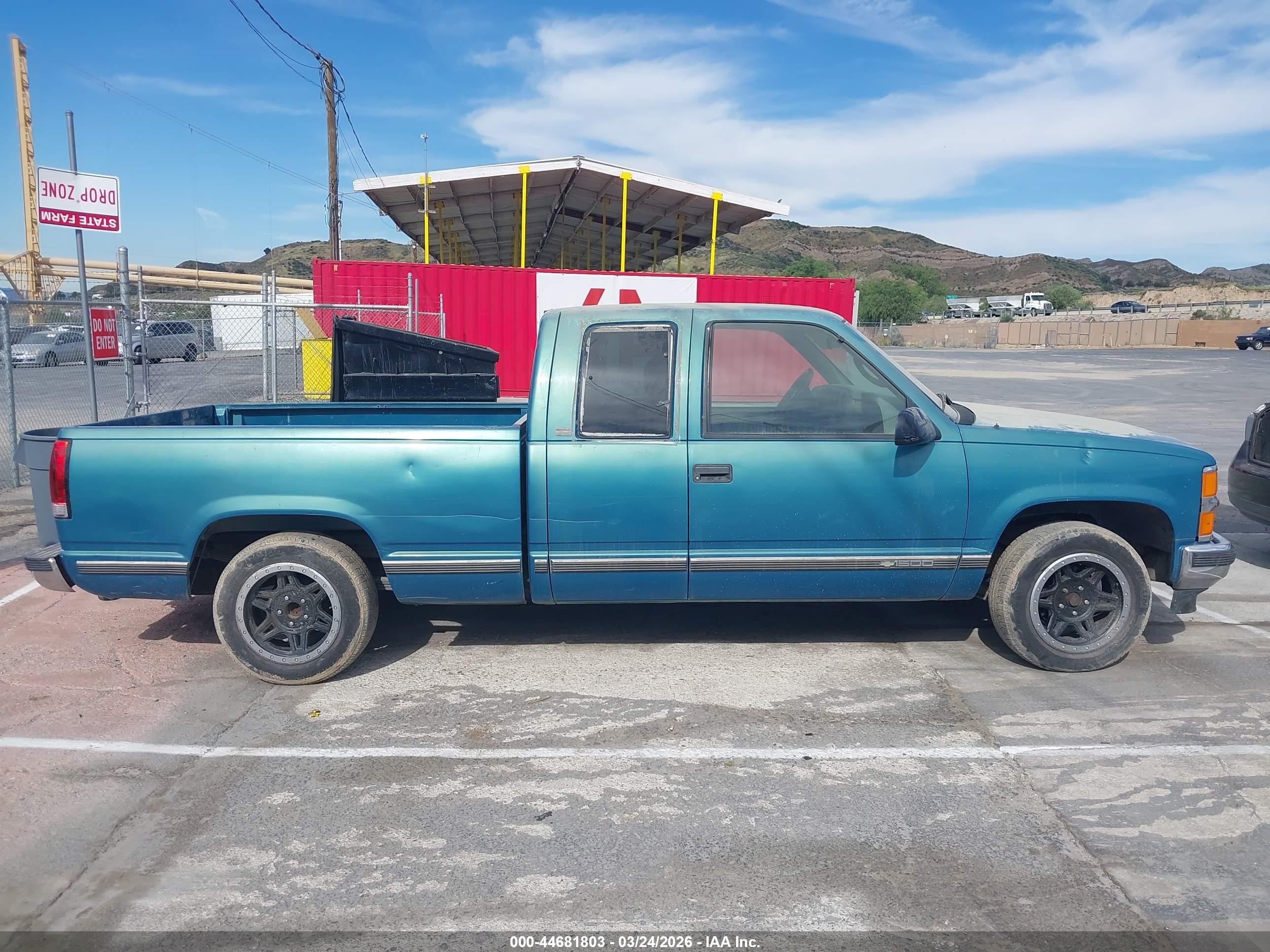 1997 Chevrolet C1500 Fleetside Turquoise vin: 2GCEC19M7V1172305