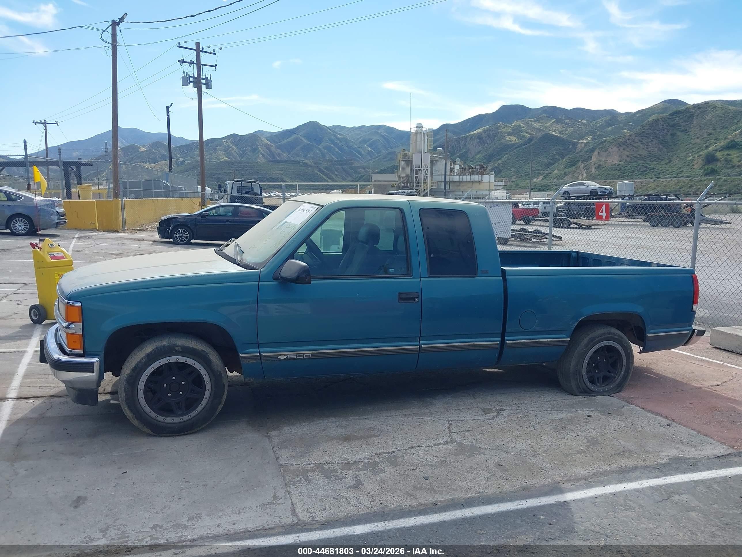 1997 Chevrolet C1500 Fleetside Turquoise vin: 2GCEC19M7V1172305