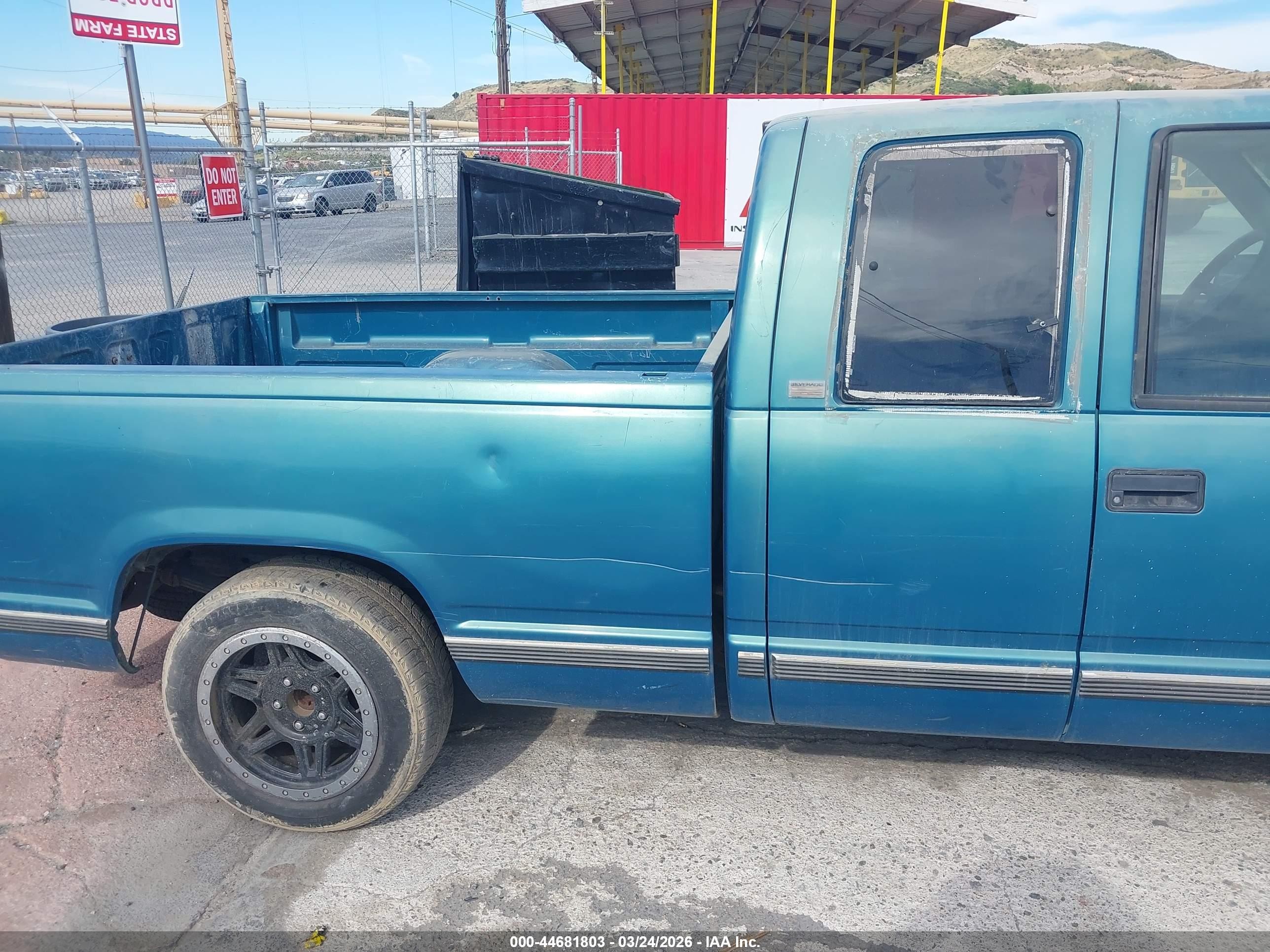 1997 Chevrolet C1500 Fleetside Turquoise vin: 2GCEC19M7V1172305
