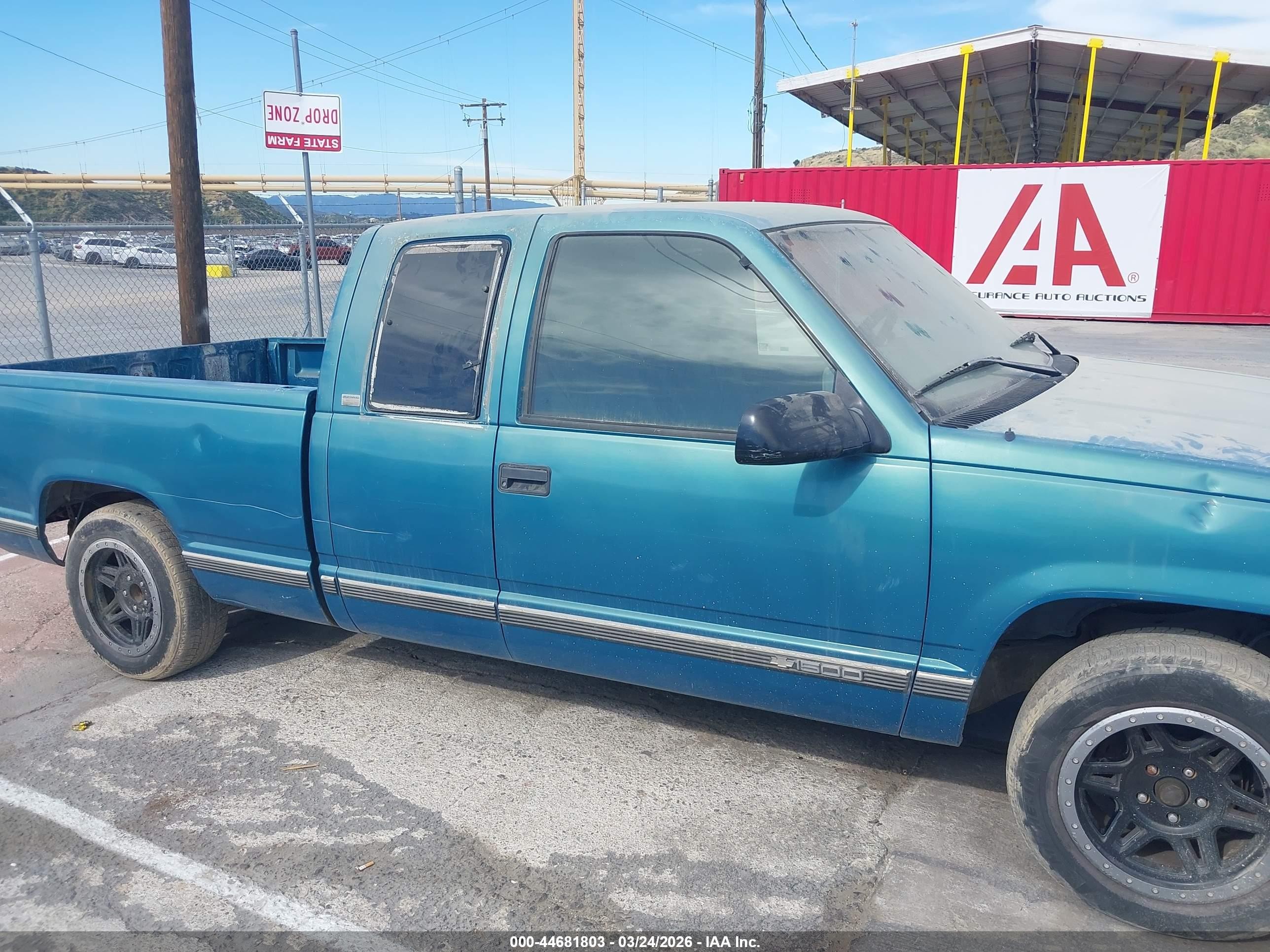 1997 Chevrolet C1500 Fleetside Turquoise vin: 2GCEC19M7V1172305