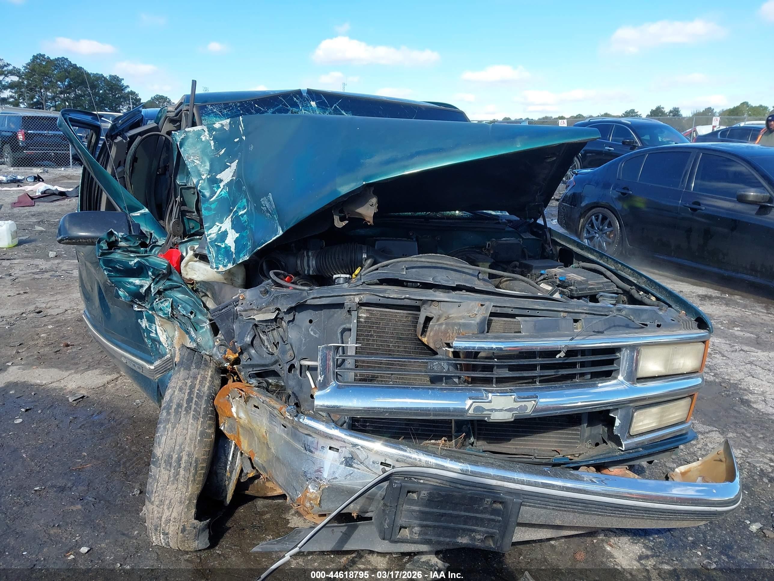 1998 Chevrolet C1500 Fleetside Green vin: 2GCEC19M8W1204714