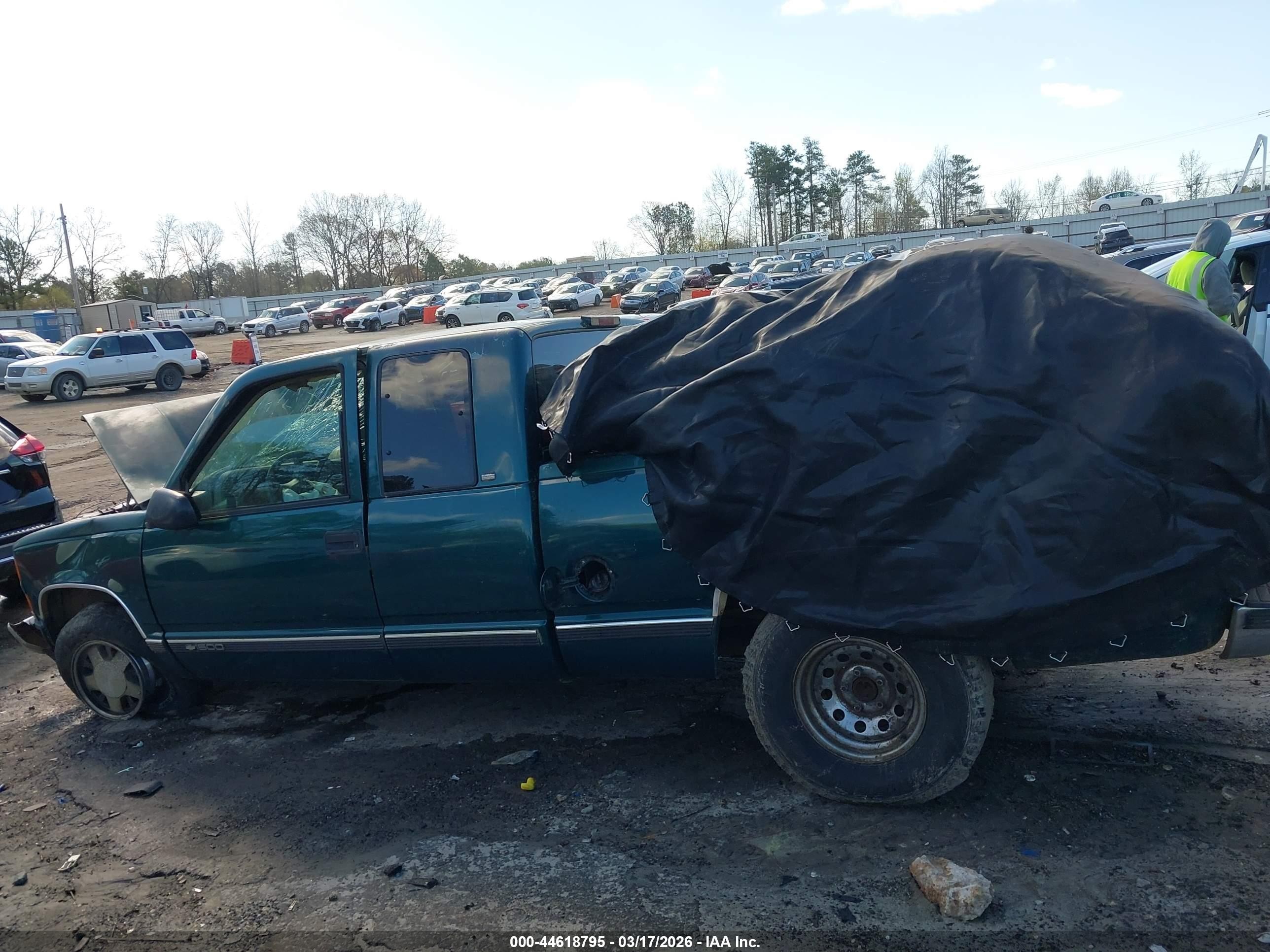 1998 Chevrolet C1500 Fleetside Green vin: 2GCEC19M8W1204714