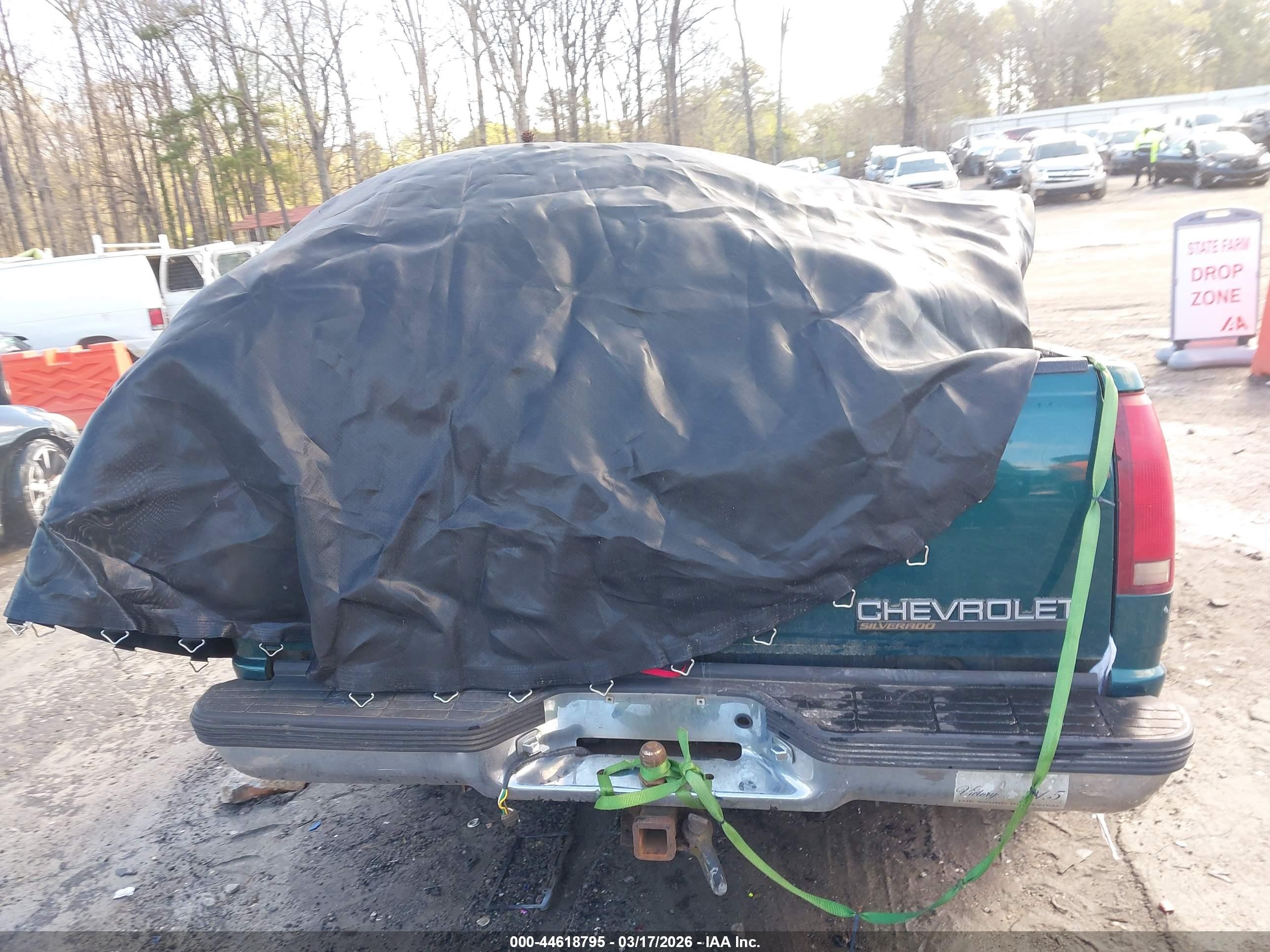 1998 Chevrolet C1500 Fleetside Green vin: 2GCEC19M8W1204714