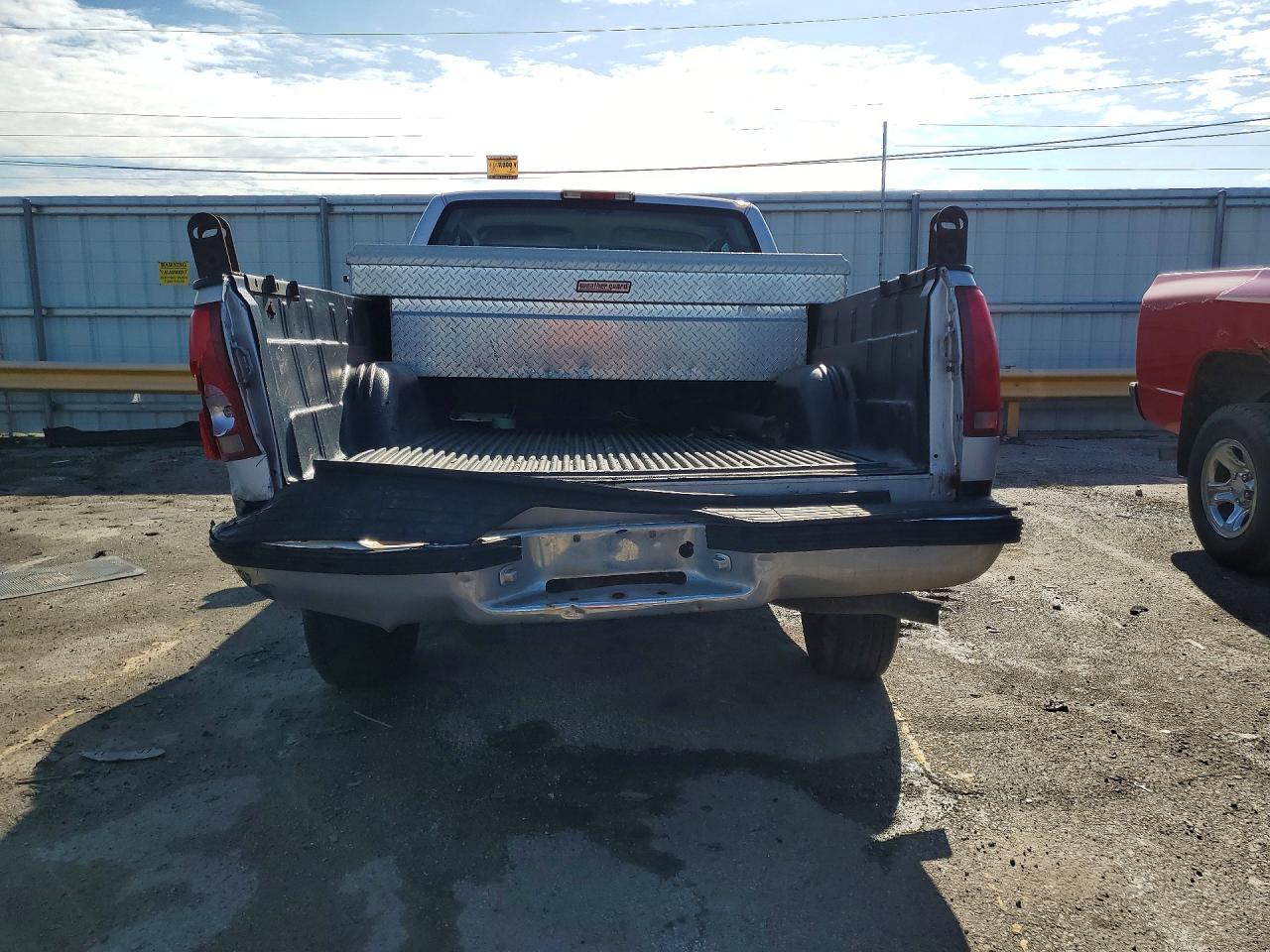 1997 Chevrolet Gmt-400 C1500 Silver vin: 2GCEC19MXV1254691