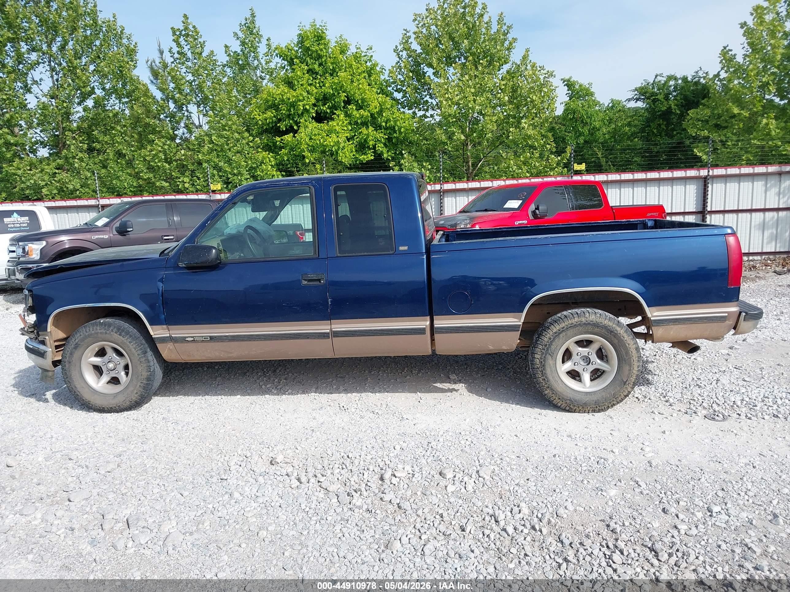 1998 Chevrolet C1500 Fleetside Blue vin: 2GCEC19MXW1272979