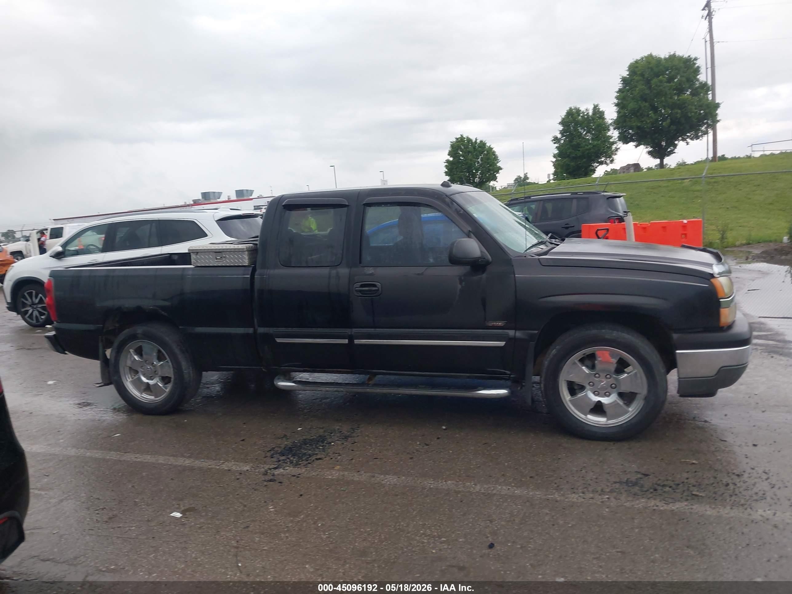 2005 Chevrolet Silverado 1500 Ls Black vin: 2GCEC19NX51330645