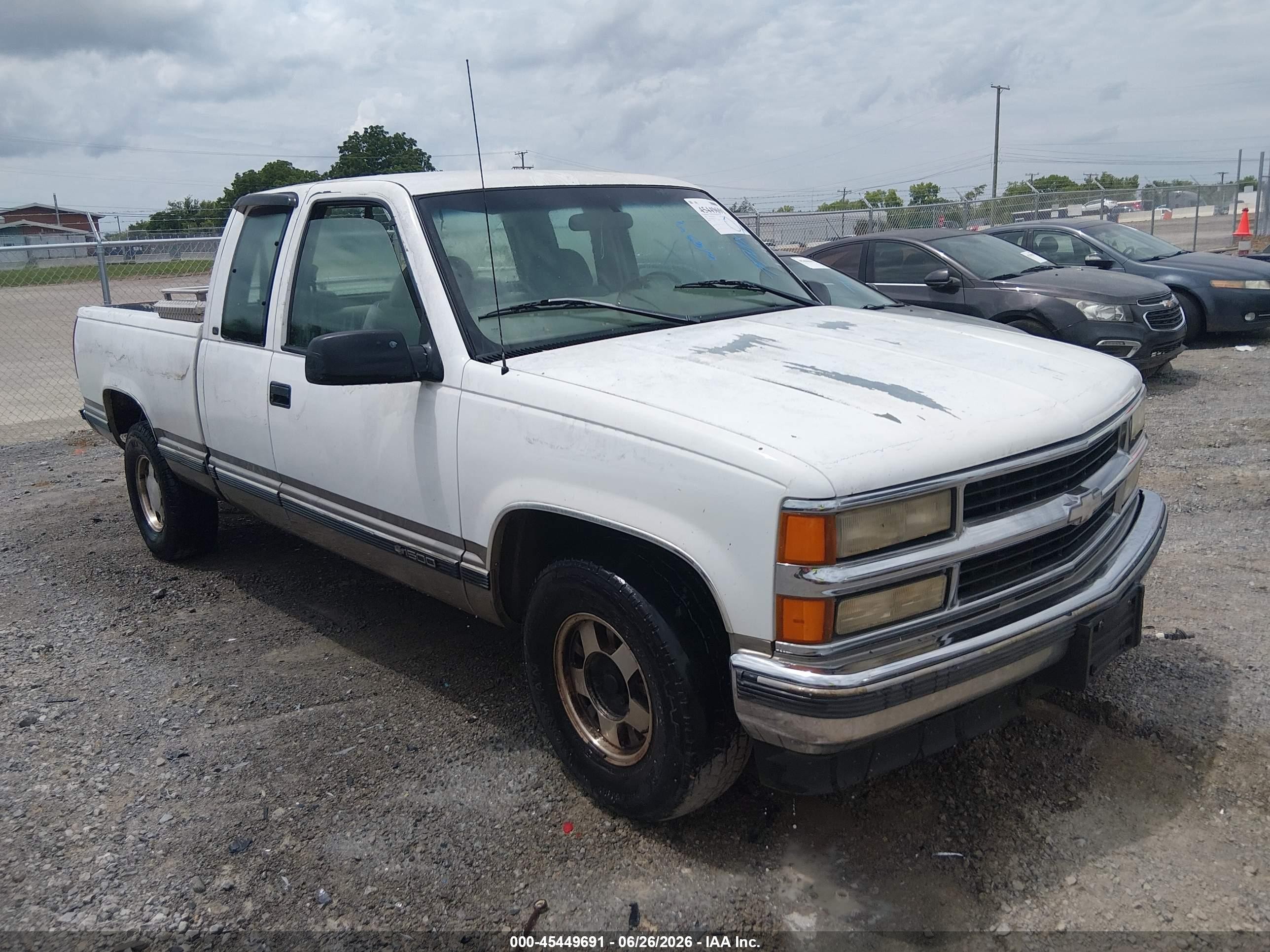 1998 Chevrolet C/k 1500 Fleetside White vin: 2GCEC19R5W1179539