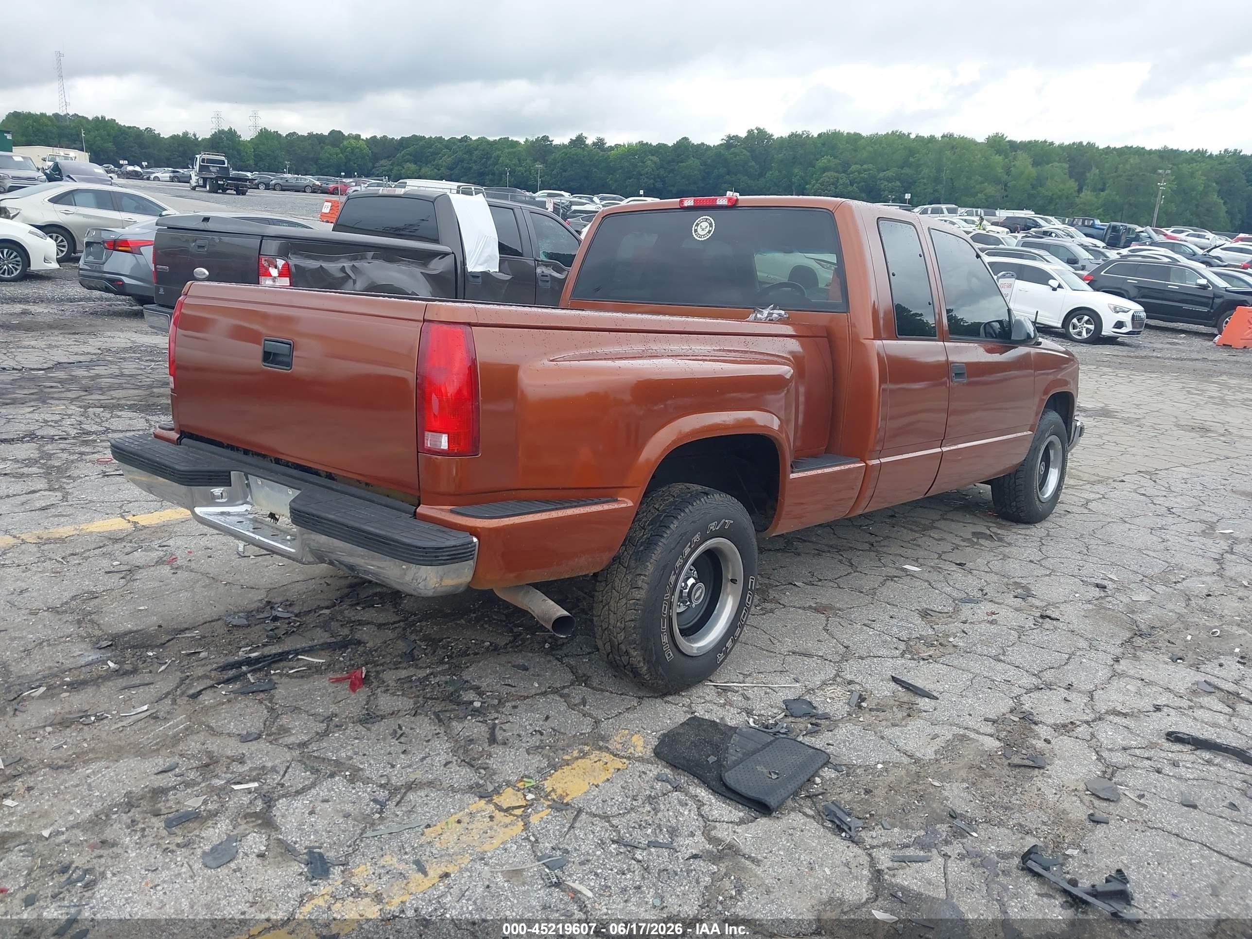 1998 Chevrolet C1500 Fleetside Orange vin: 2GCEC19R5W1191559