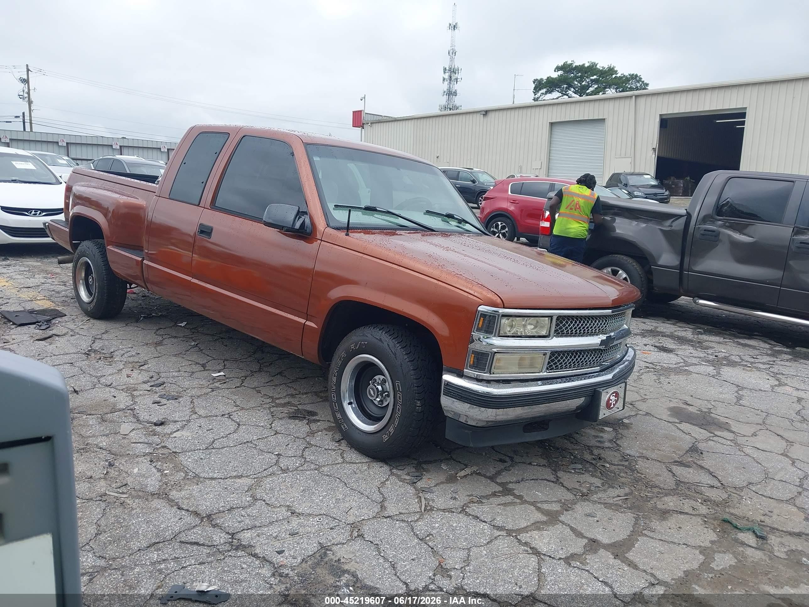 1998 Chevrolet C1500 Fleetside Orange vin: 2GCEC19R5W1191559