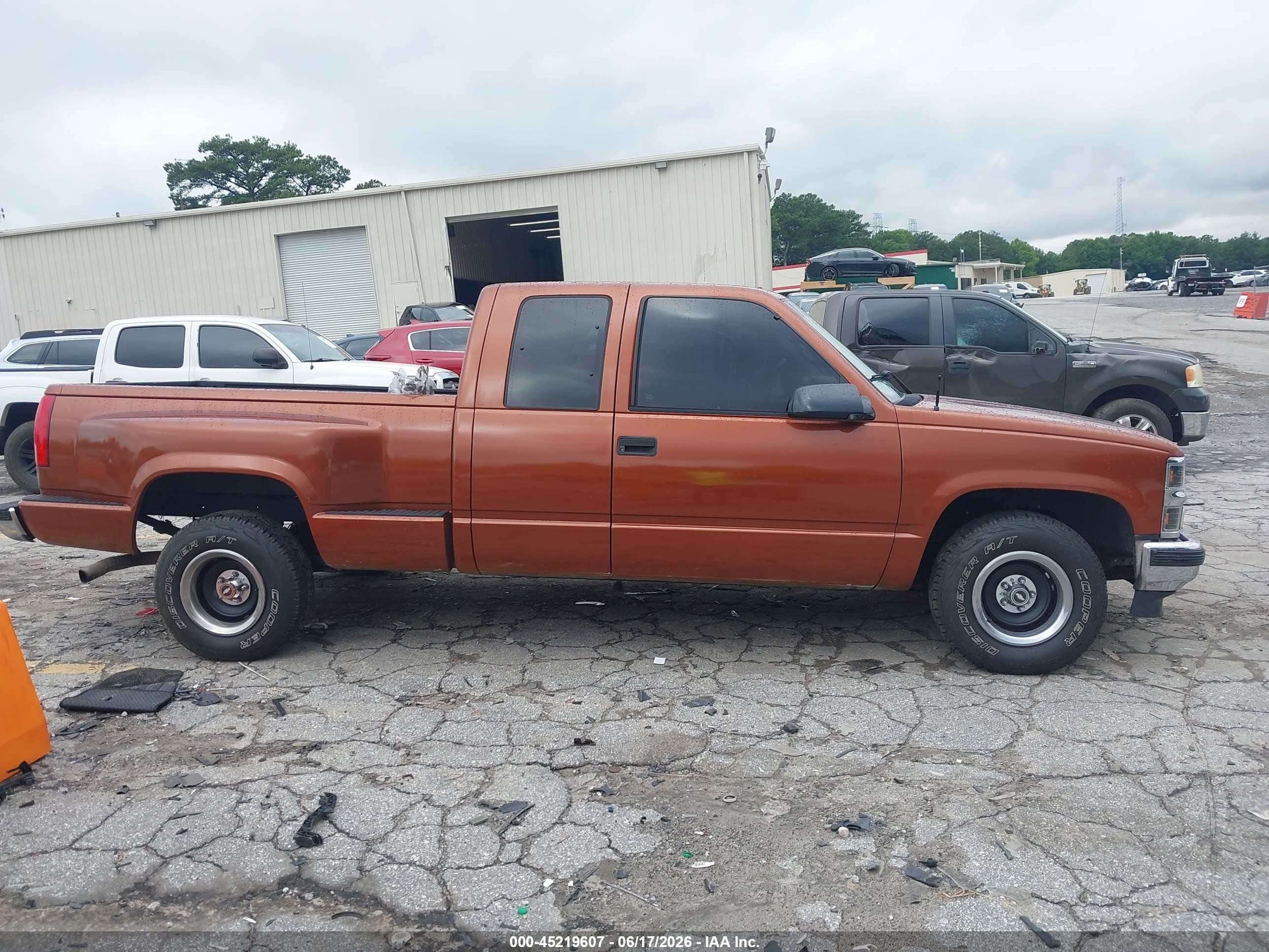 1998 Chevrolet C1500 Fleetside Orange vin: 2GCEC19R5W1191559