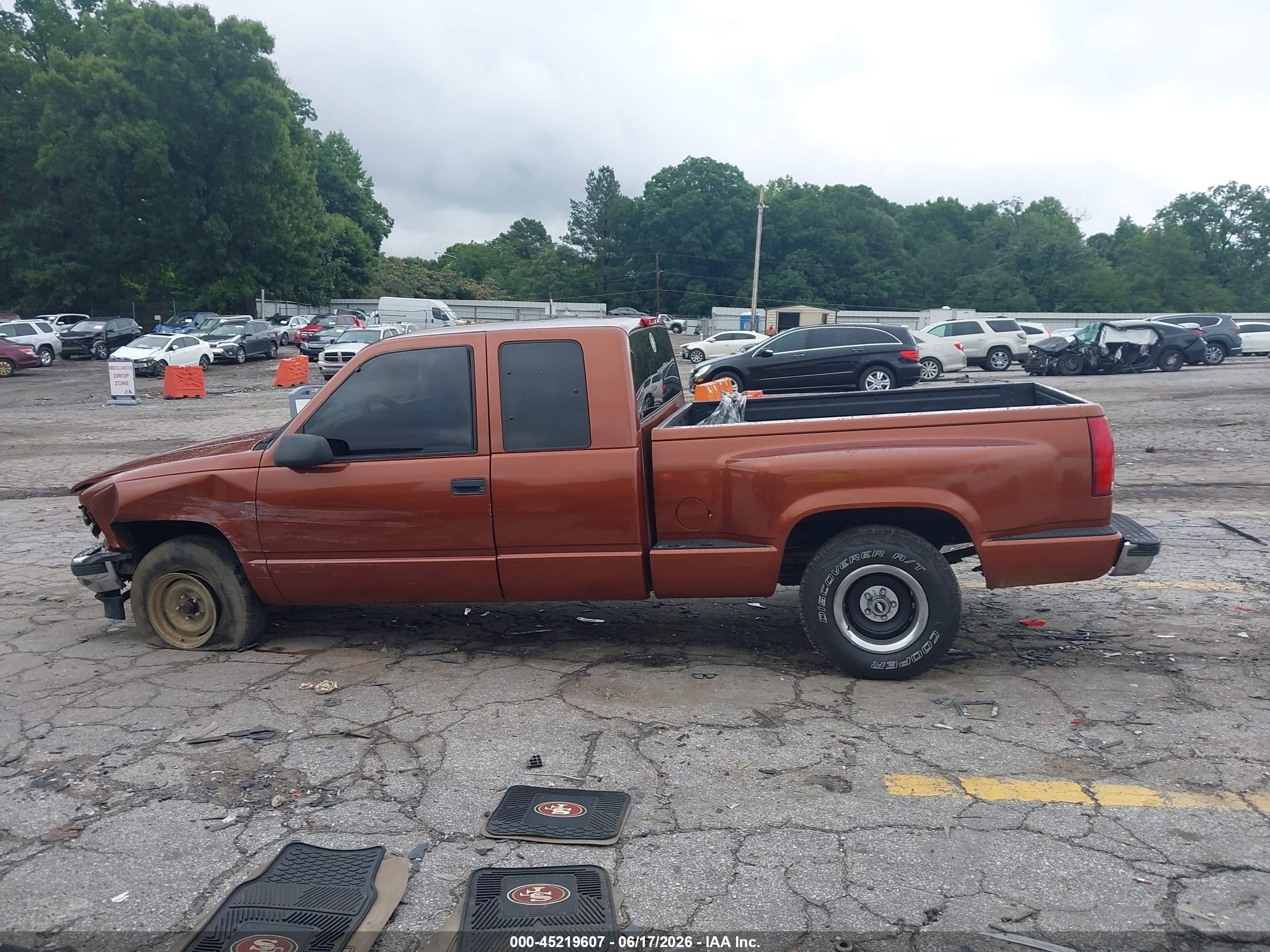 1998 Chevrolet C1500 Fleetside Orange vin: 2GCEC19R5W1191559