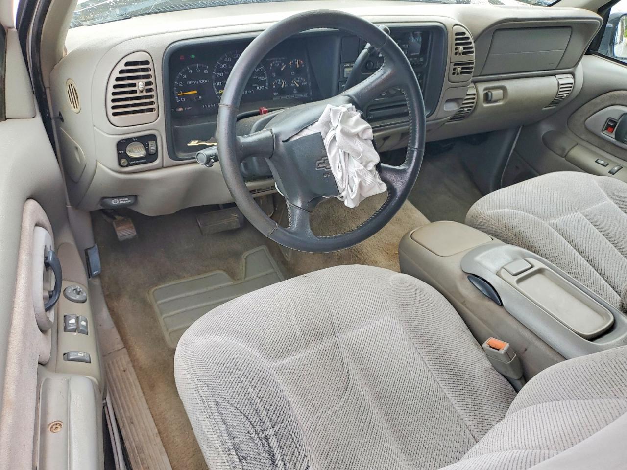 1998 Chevrolet Gmt-400 C1500 White vin: 2GCEC19R6W1146789